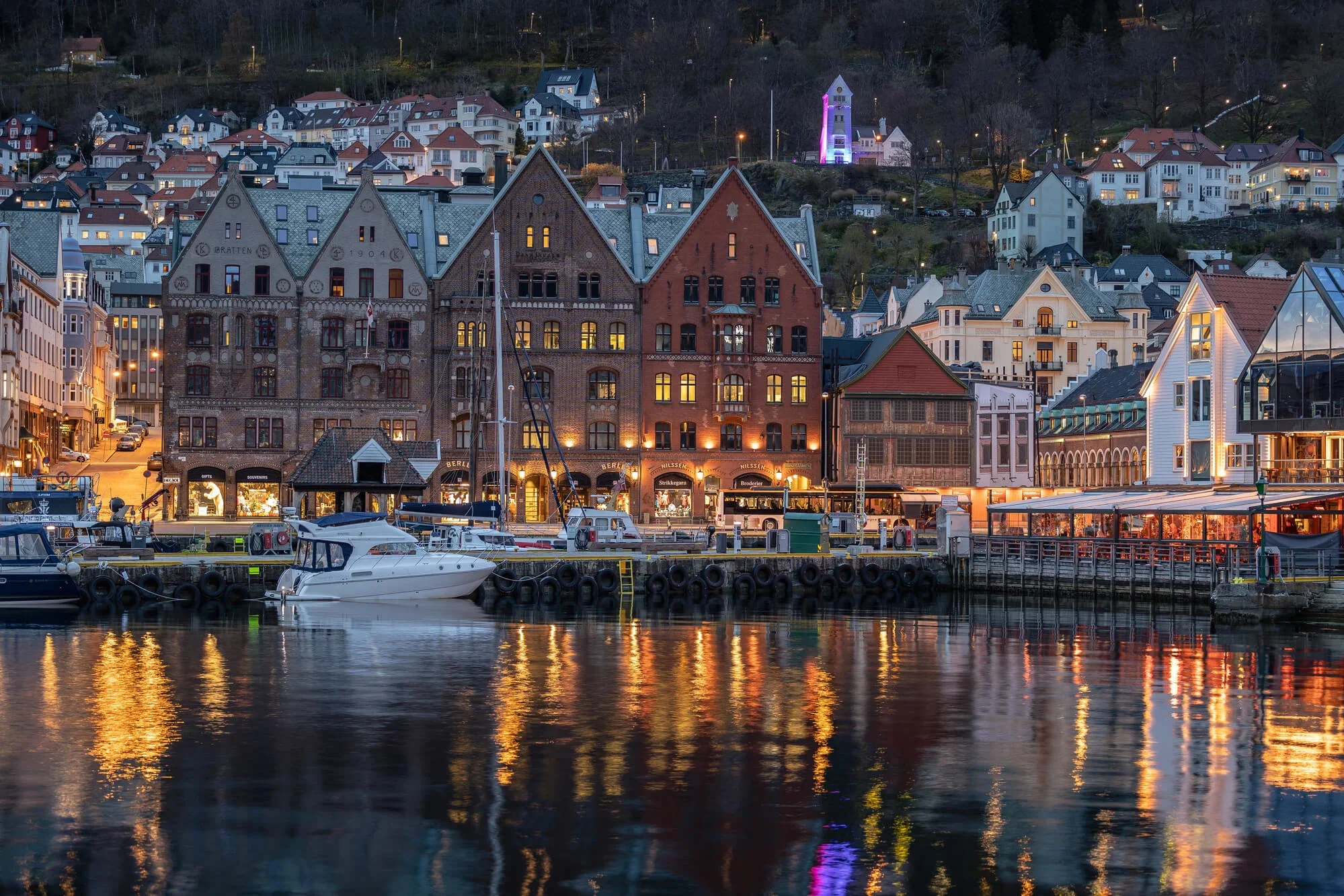 Home_Hotel_Bryggen___Exterior___Facade_and_Bryggen_at_night_original.webp