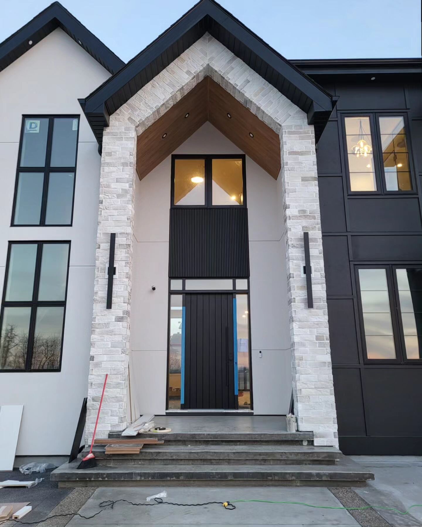 It all starts with a vision. The River Peak Six started with a meeting on Jasper Avenue. The boardroom included an architectural designer, a builder, an interior designer, and clients with a tremendous vision. This house is modern and transitional, a