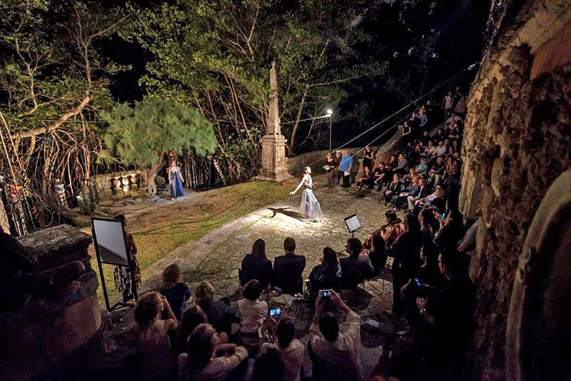 What This Place Does Not Remember (Performance documentation)