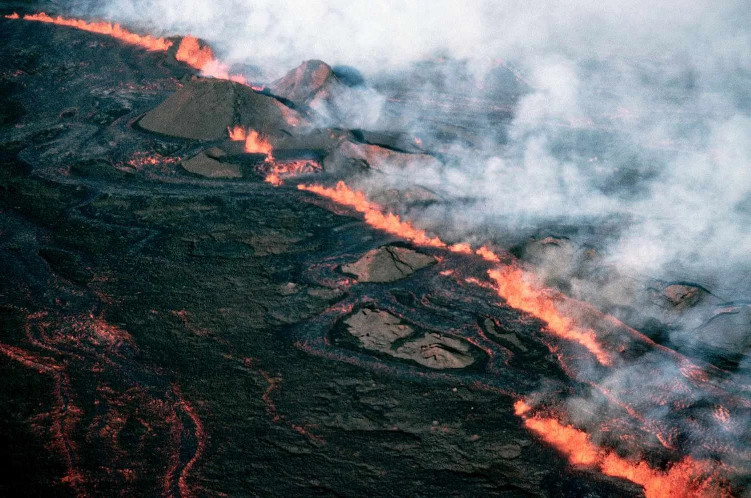 Mauna Loa, World’s Largest Active Volcano, Erupts in Hawaii — Elliott Mag