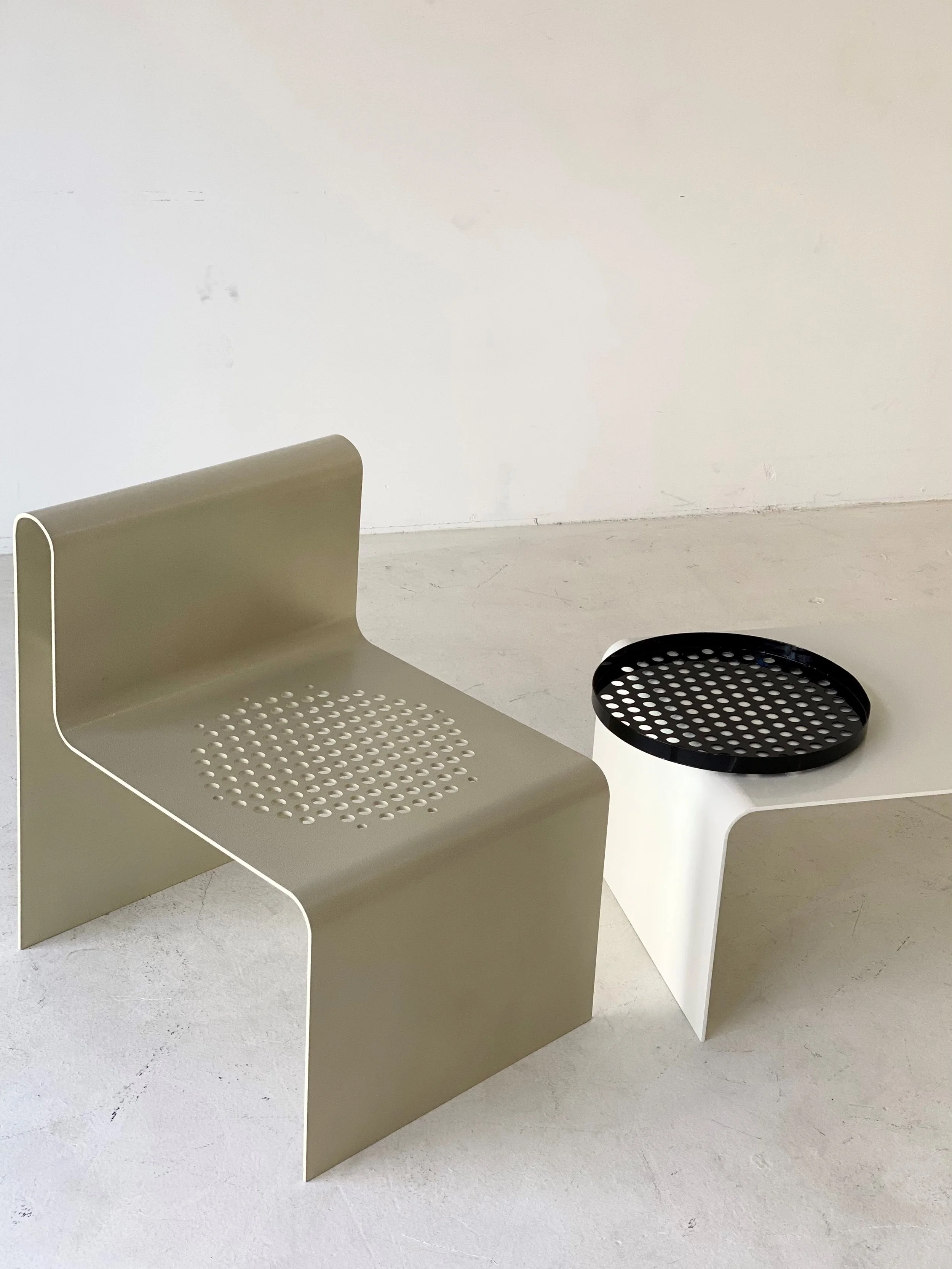 Mono single arm chair
