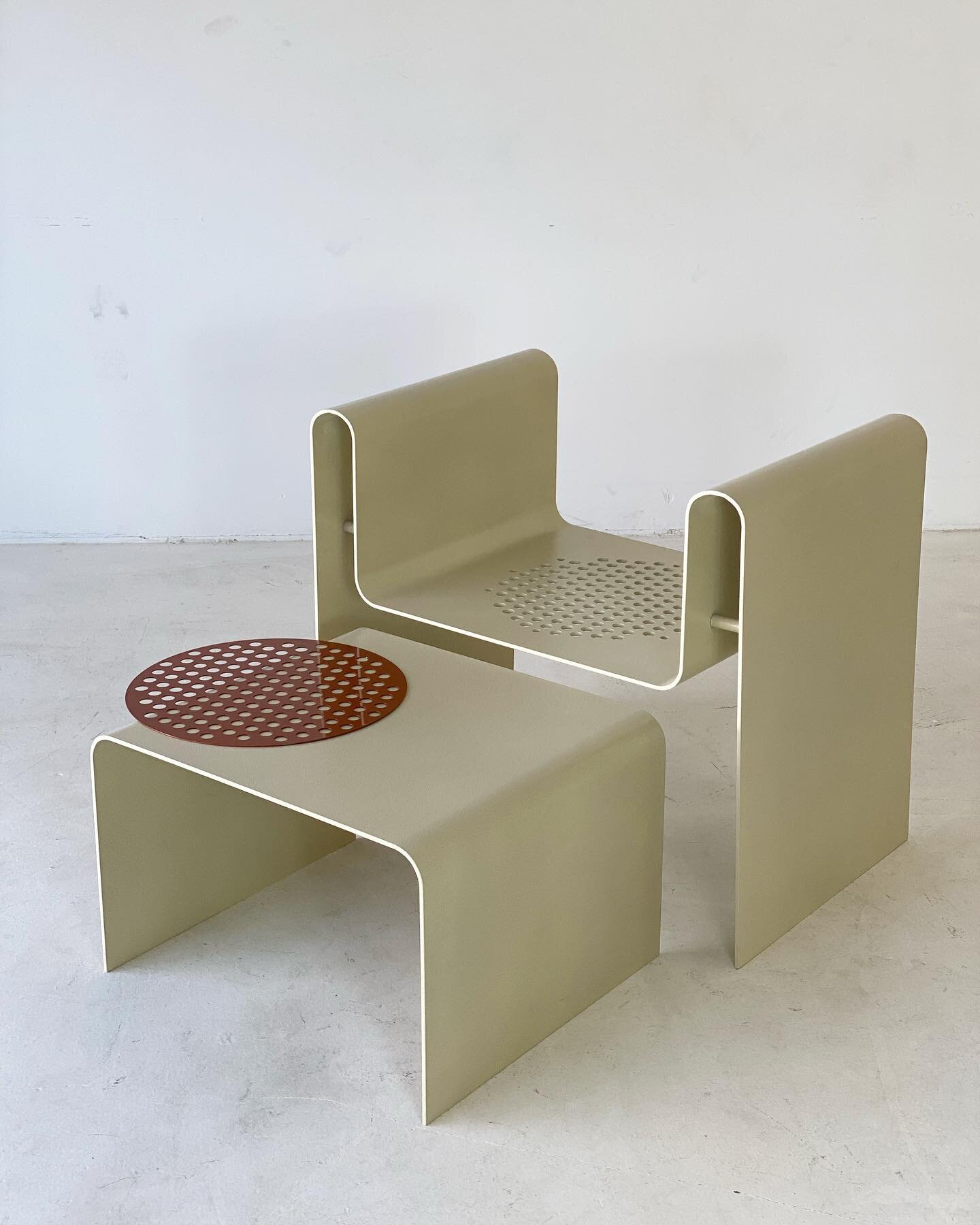 Meet our new MoNO double arm chair, pulling out all the curves for a silhouette that is so sexy. With a perforated circular seat and made of lightweight aluminum, this chair can be used indoors or outdoors. We based it loosely on the No. 14 bistro ch