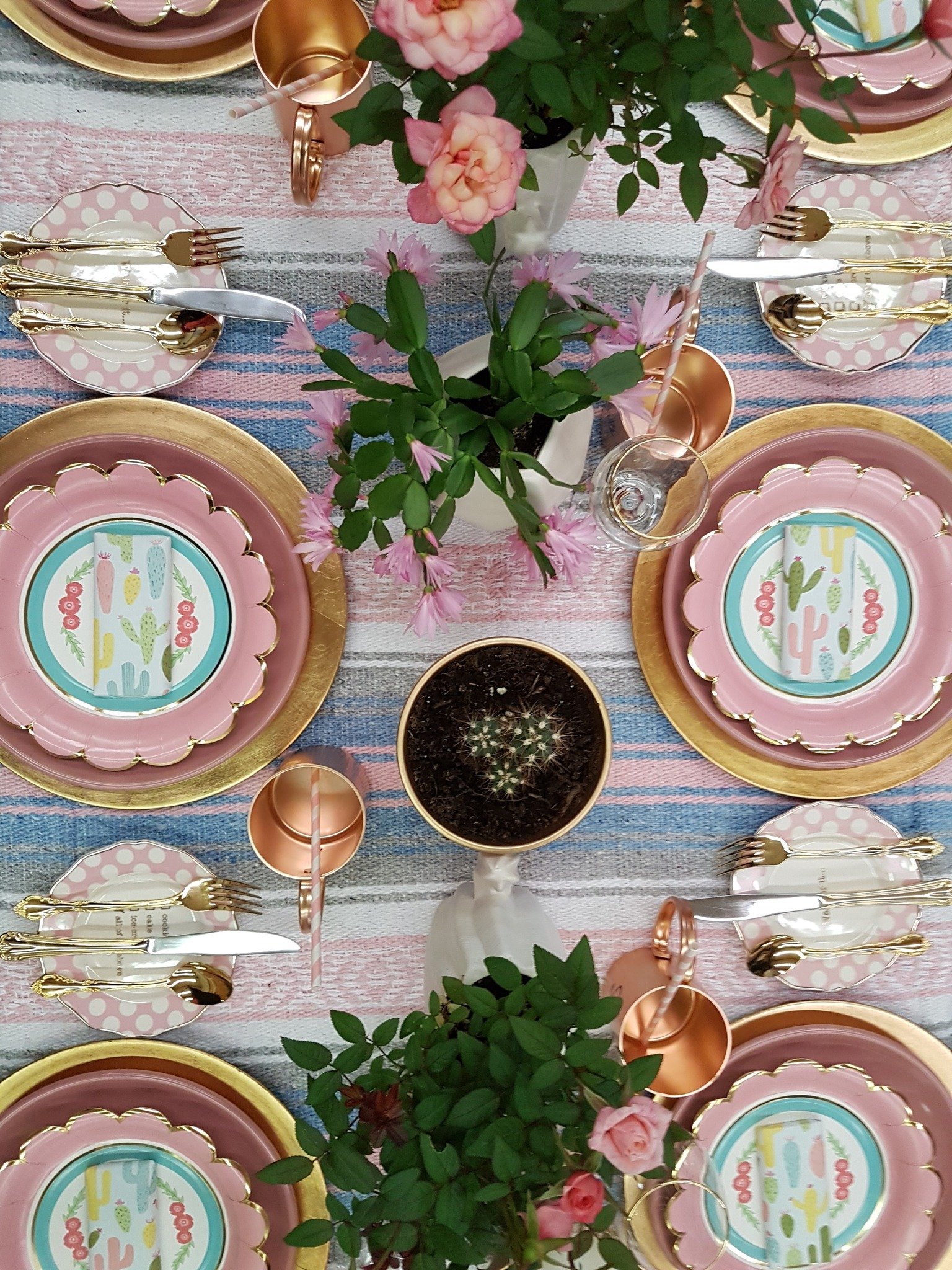 Are you looking for inspiration for your table decor at this year's Spring Salad Evening? Here are some tablescape photos from previous years! (more photos on Facebook)

Don't forget to get your ticket and reserve your table! www.saintmarysschool.ca/