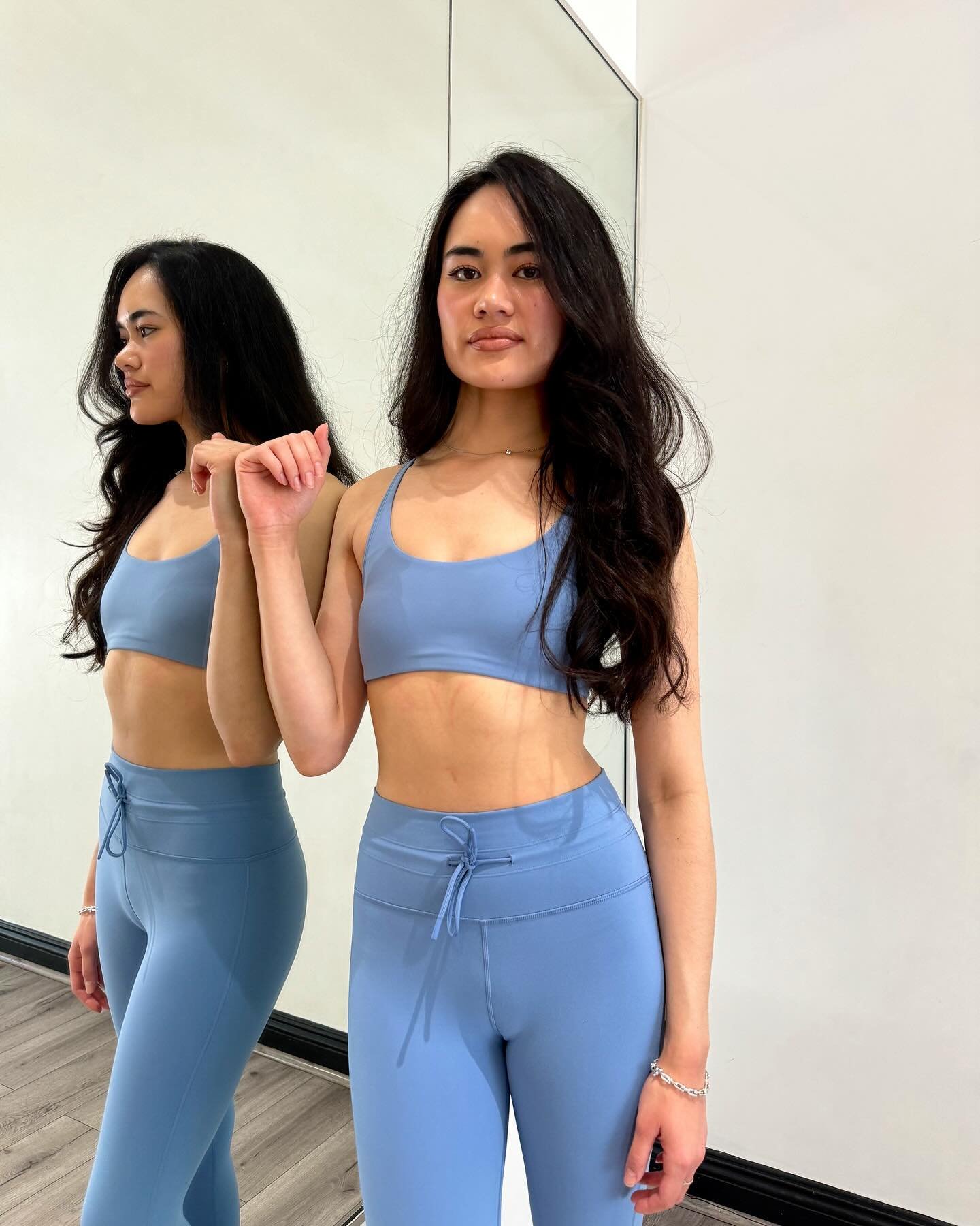 angel vibes 👼🏻 in @vuoriclothing 🩵 from the color to the details, we can&rsquo;t get enough of this set! find this + more in store til 7pm ✨

#vuori #vuoriclothing #vuorioutfit #yogaootd #yogaoutfit