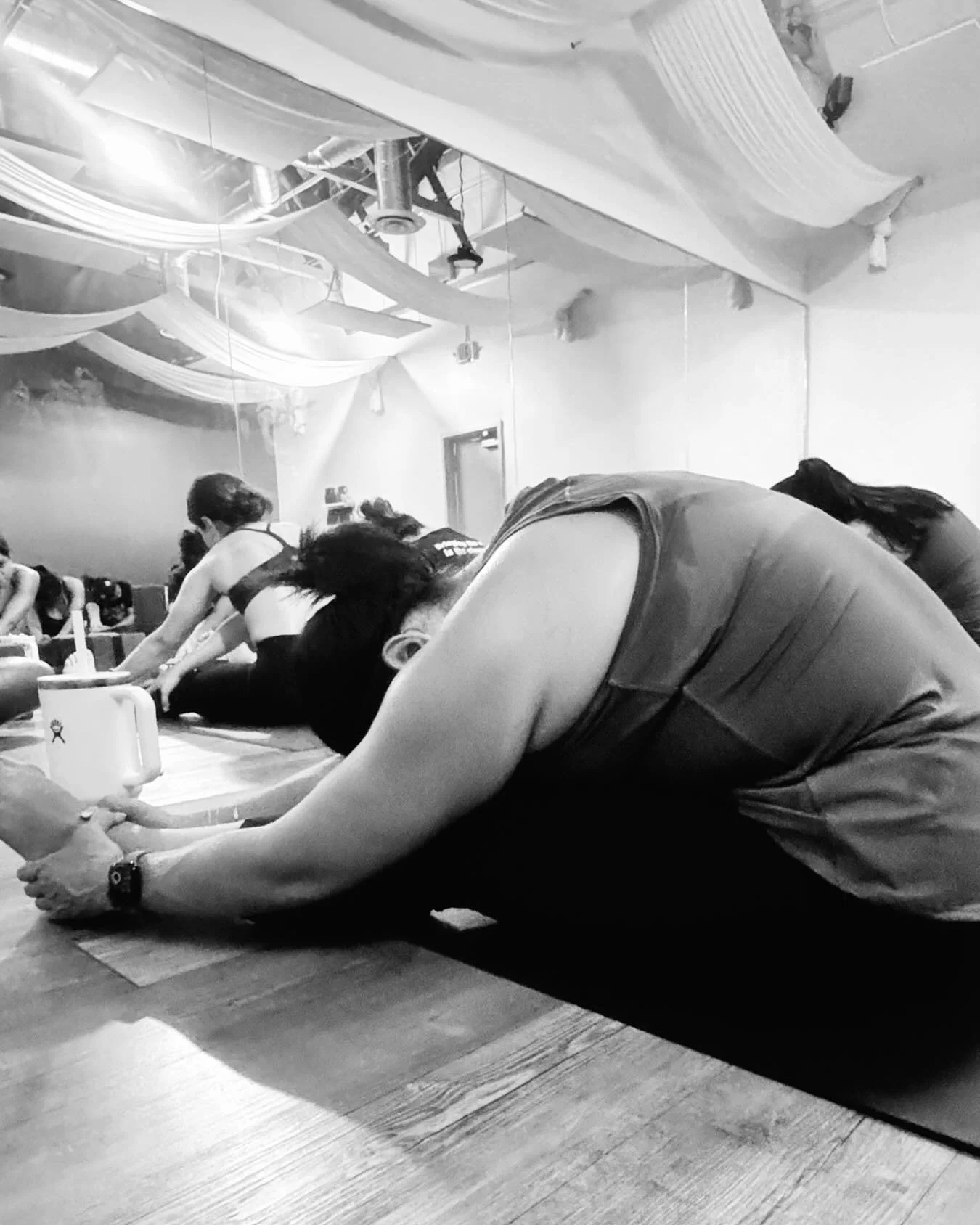 ✨ The beauty of yoga lies in the quiet moments of opening and centering. In each breath, in each fold, we soften into presence and discover strength in stillness. 🖤🤍

#MPowerYoga #YogaJourney #OpenAndCenter #YogaPractice #pratyahara #svadyaya #asan