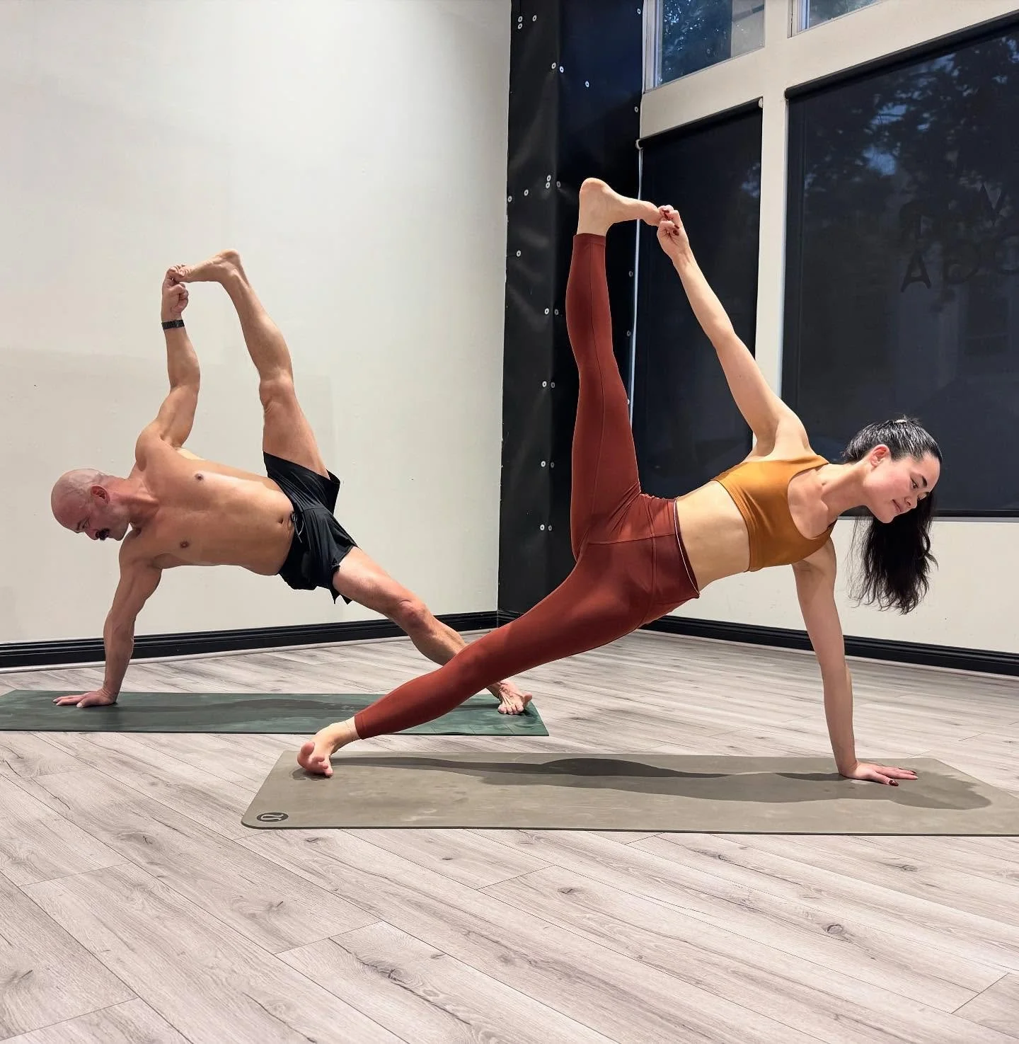 Strength meets expansion ✨

In power yoga, we don&rsquo;t choose between strength or flexibility&mdash;we build both, together. Poses like Side Plank with an extended, lifted leg ask for stability, control, and openness all at once&hellip; reminding 