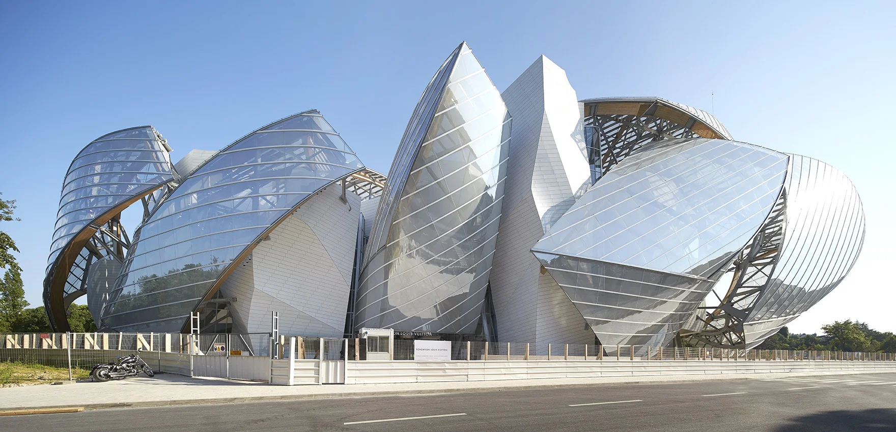 Louis Vuitton Foundation - Abroad Bible