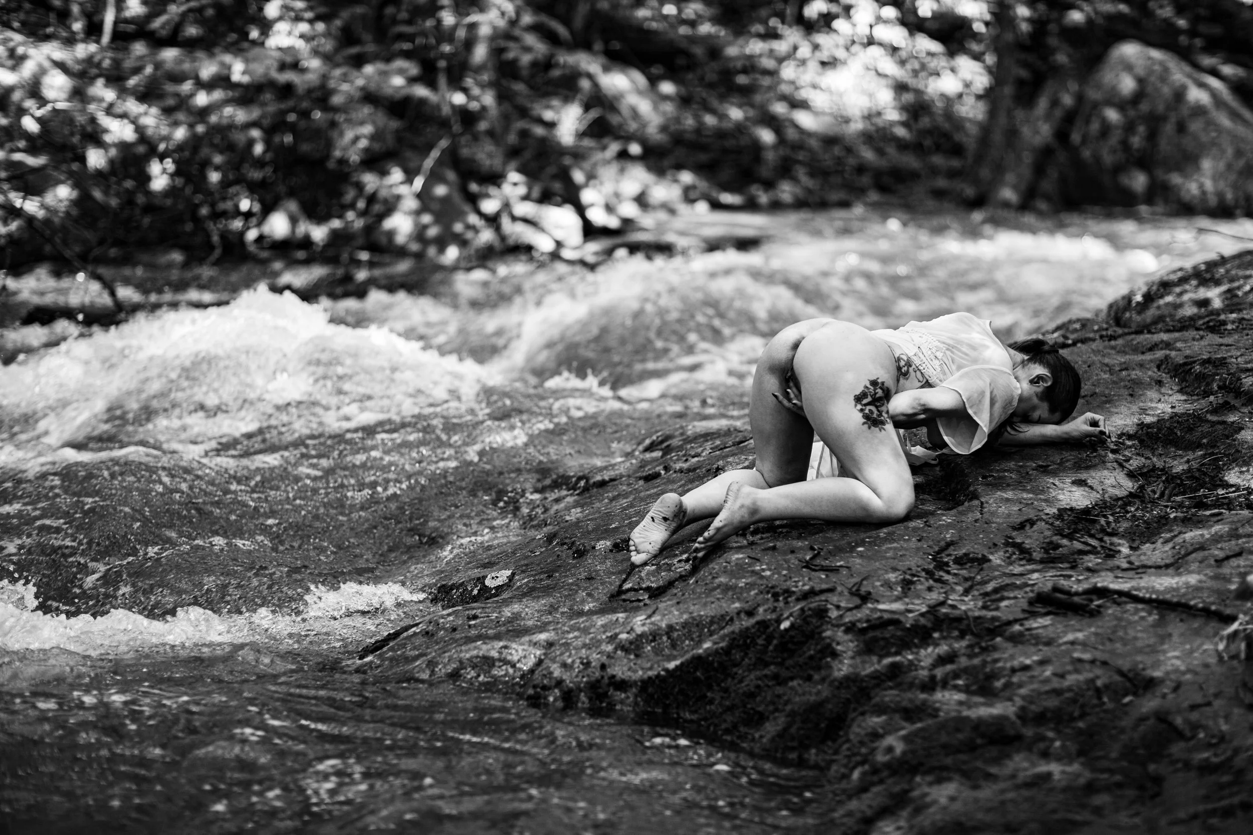 104-outdoor-erotic-photography-31.jpg