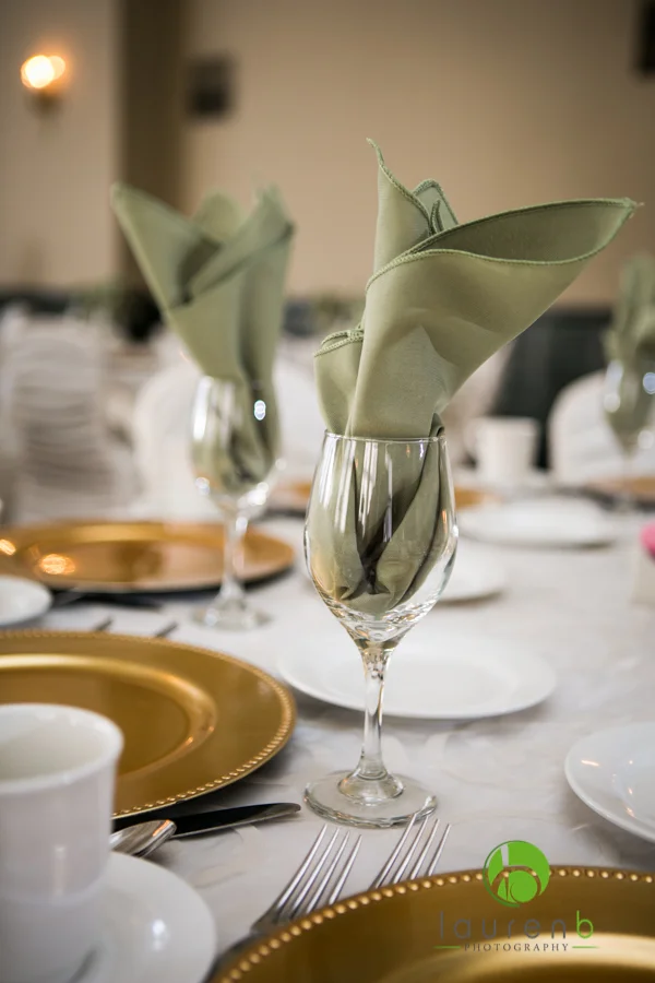 napkin gold in wine glass