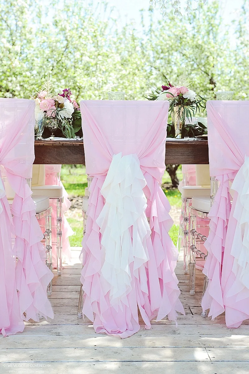 Photography: Brooke Ringdahl Photography Venue: Minnesota Harvest Apple Orchard Floral: Studio B Floral Table: Rudy's Event Rentals Paper: Paper Thick Ink