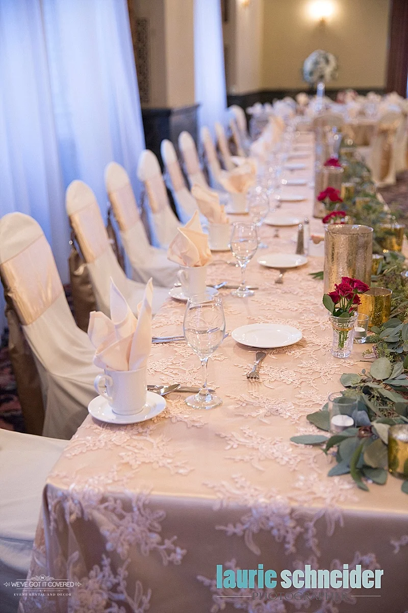 Photography: Laurie Schneider Photography Floral: Sadies Floral Venue: St. Paul Athletic Club