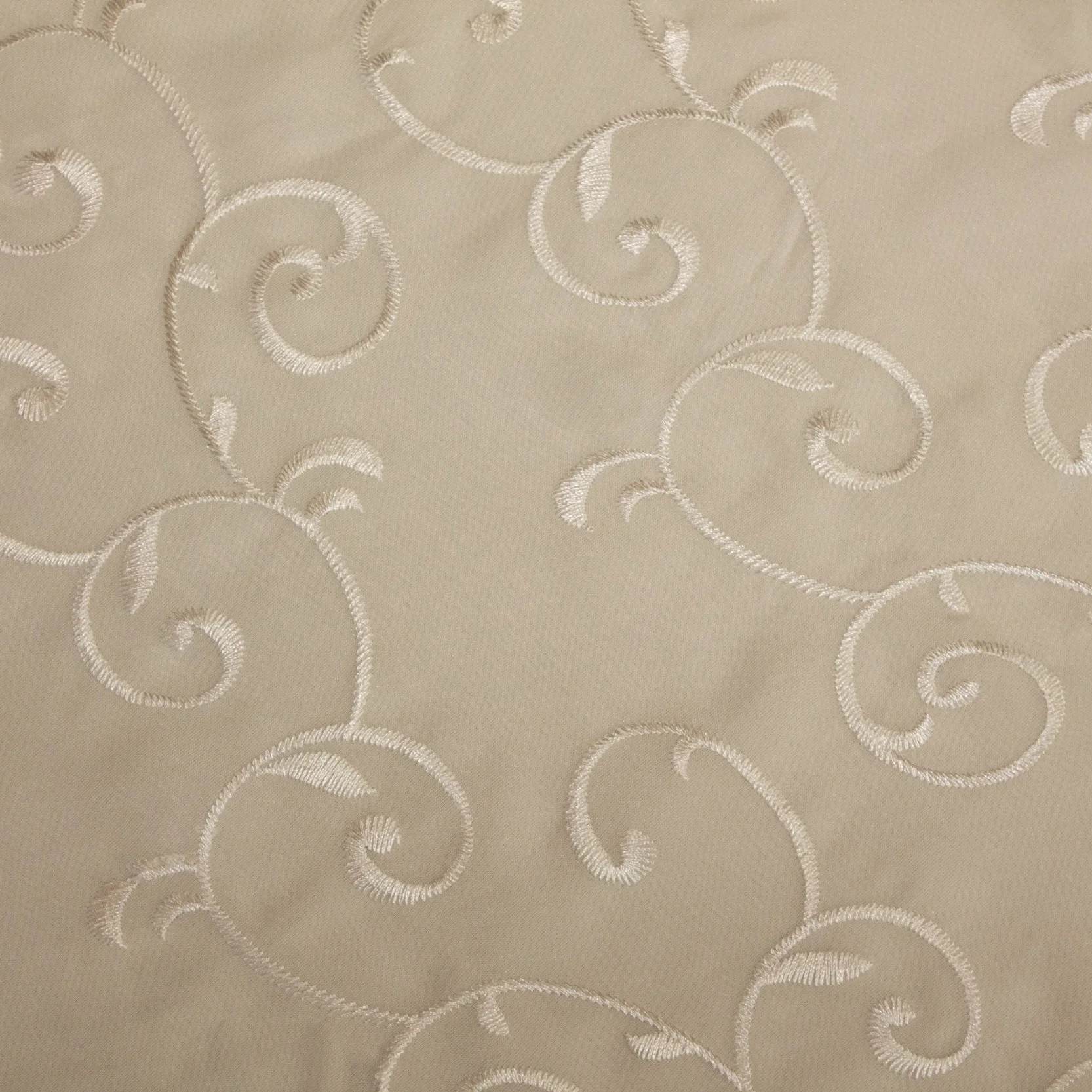 embroidered table cloth for minnesota wedding