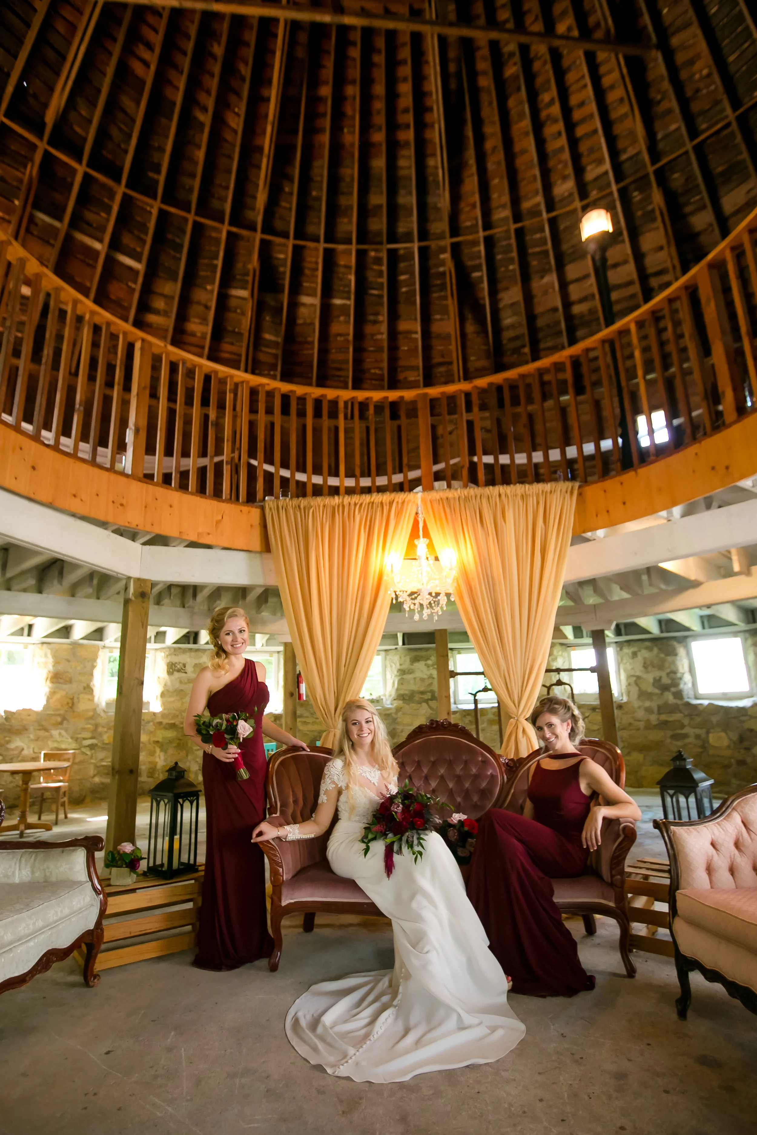 Round barn farm style shoot with bride and her girls
