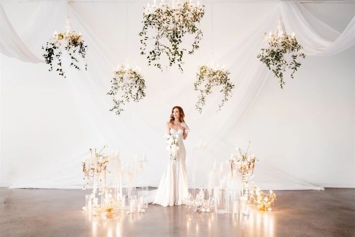 They say diamonds are a girl's best friend, but have you seen our chandelier collection? ✨💎✨

Planning + Design: @anna__moe @serendipitous_events
Venue: @urbandaisyevents
Photo: @kadencecrusephoto @vanessaleephotomn
Video: @blushfilmco
Florals: @jun