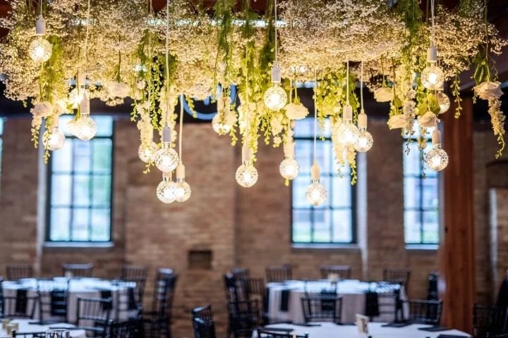 Obsessed with how this lighting installation turned out! Tag a friend who's getting married and needs some serious lighting inspo. ✨