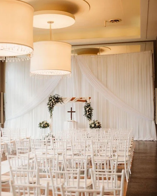 Before the kiss, there's the backdrop. Set the scene, seal the deal. 💋

#weddinginspiration  #mnweddingdecor #twincitiesbride #minneapolis #minnesota #minneapolisevents #wedding #twincitieswedding #weddingplanning #mnevents #minnesotaweddings #mplse
