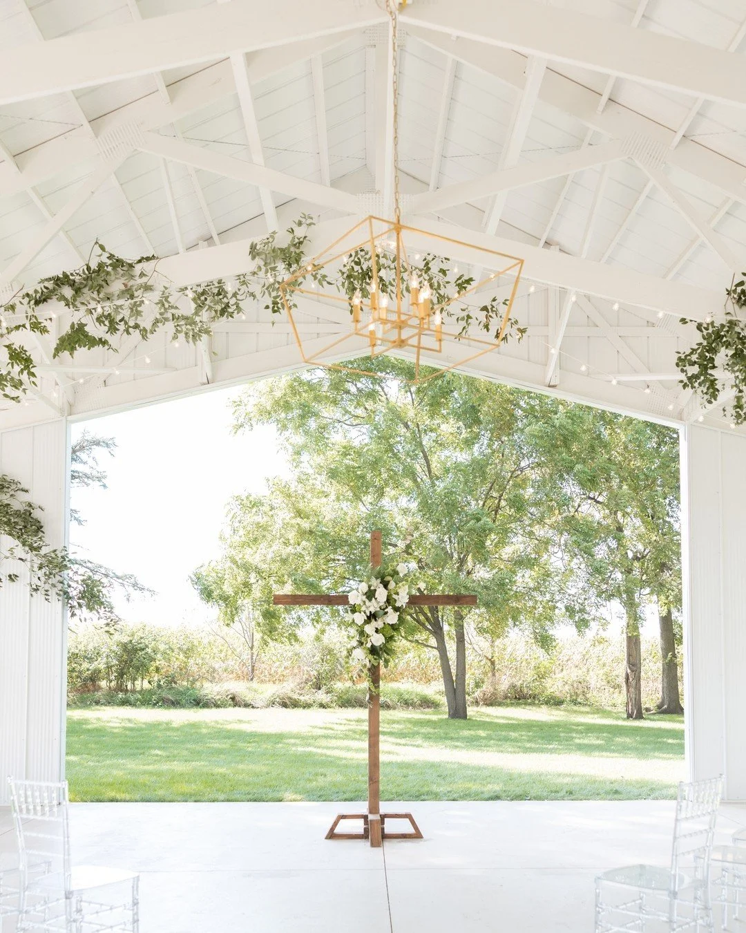 Let the light shine. 🌟 

#weddinginspiration #cafelights #mnweddingdecor 
#twincitiesbride #minneapolis #minnesota #minneapolisevents #wedding #twincitieswedding #weddingplanning #mnevents #minnesotaweddings #mplsevent #mplswedding #stpaul #mnweddin
