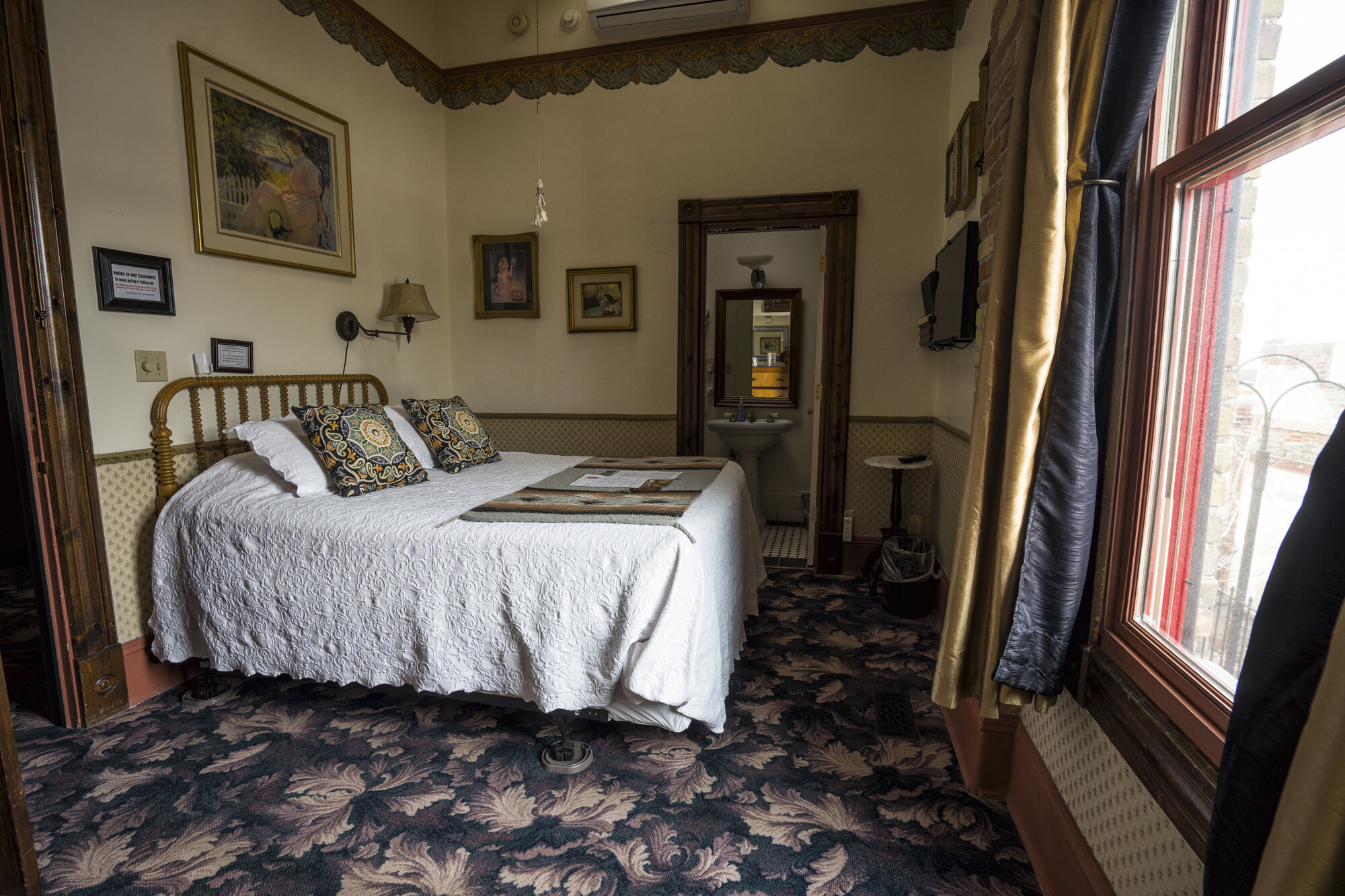 parlor room.jpeg