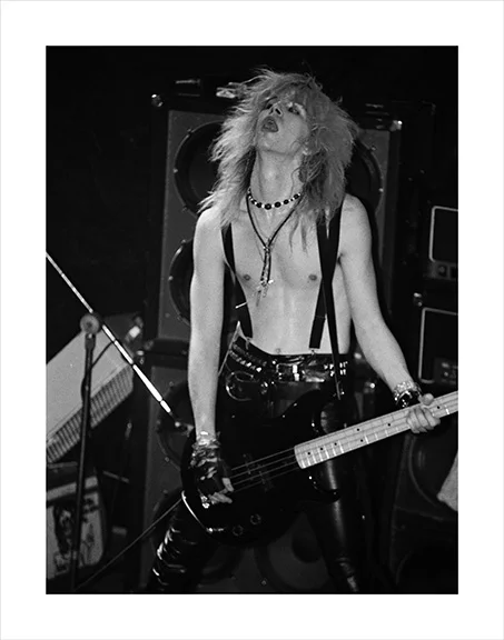 Guns 'N Roses - First Performance of "Out Ta Get Me."