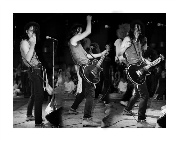 Guns 'N Roses - Izzy Stradlin first performance of "Rocket Queen"