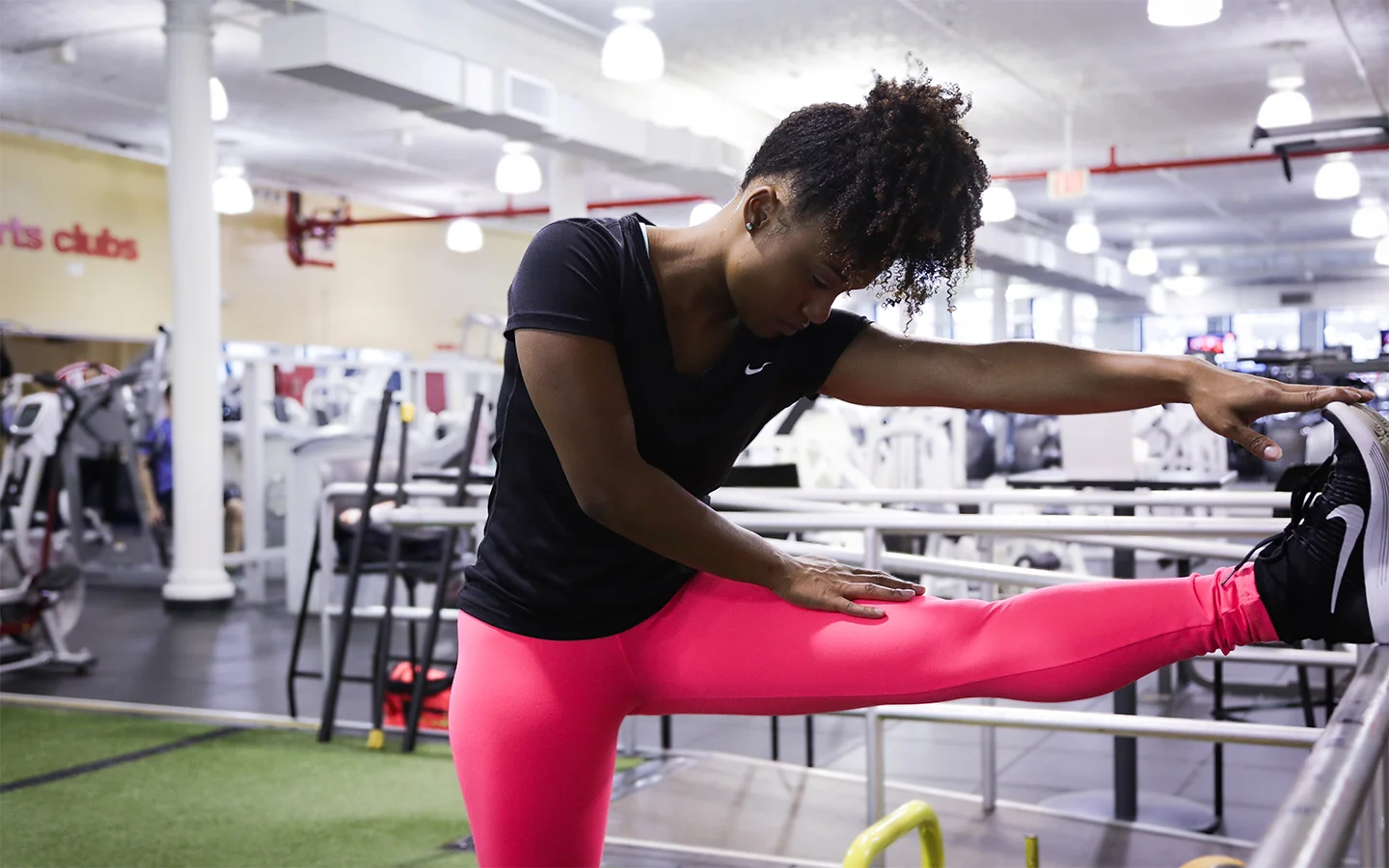 HOW TO FEEL MORE CONFIDENT AT THE GYM