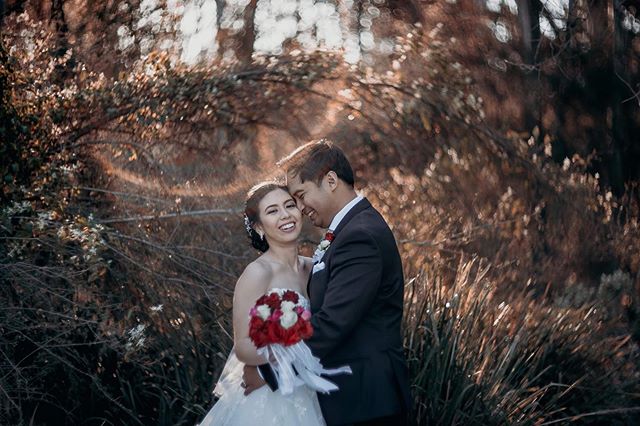 Love shines bright even with a little shimmer of sunshine 💛
.
.
.
.
.
#sydneywedding #weddingphotographer #sydneyweddingphotographer #igers_wedding #weddingphotography #loveintentionally #photobugcommunity #junebugweddings #thedailywedding #chasingl
