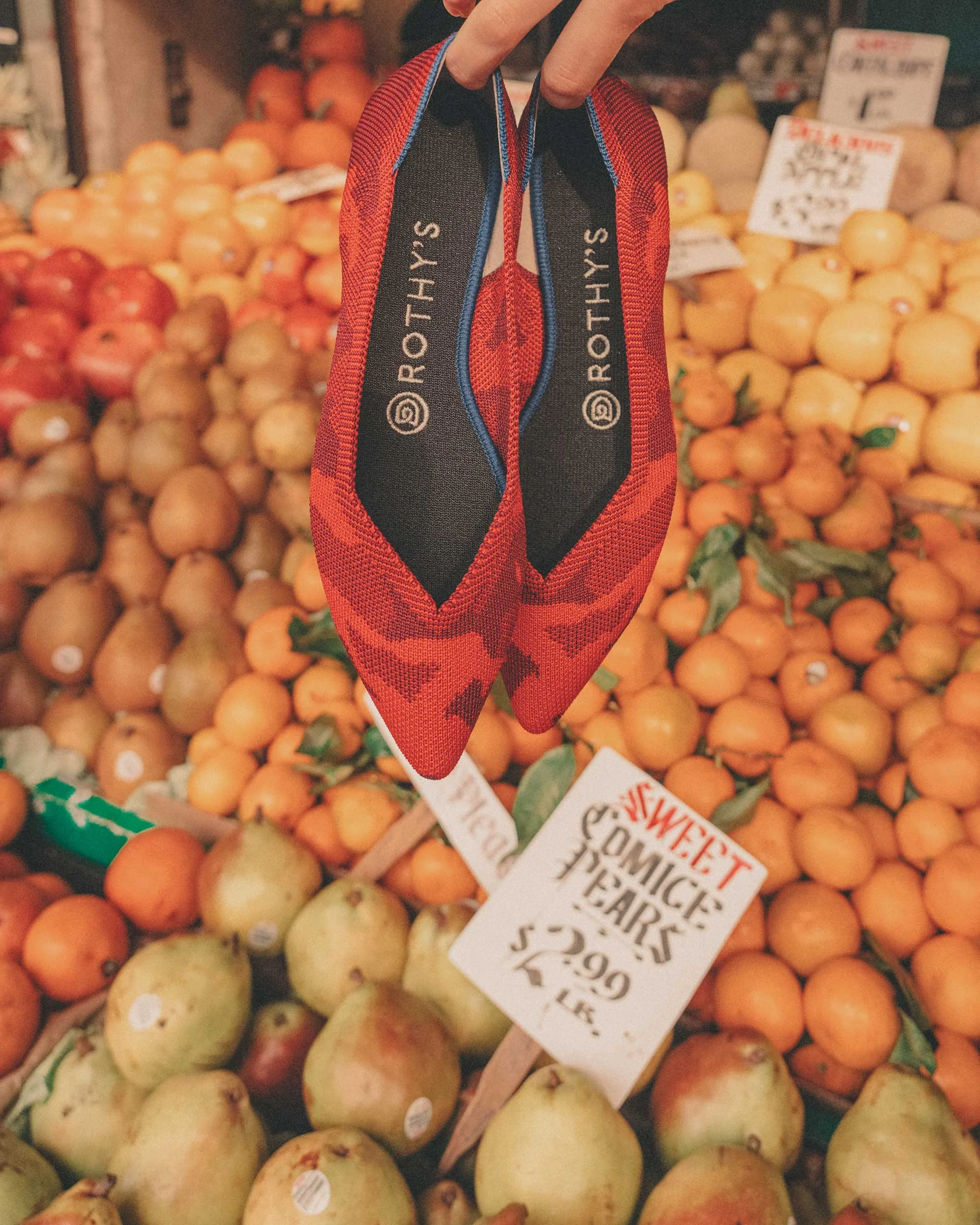 Pike-Place-Market-Seattle-Fruit-Stand-8.jpg