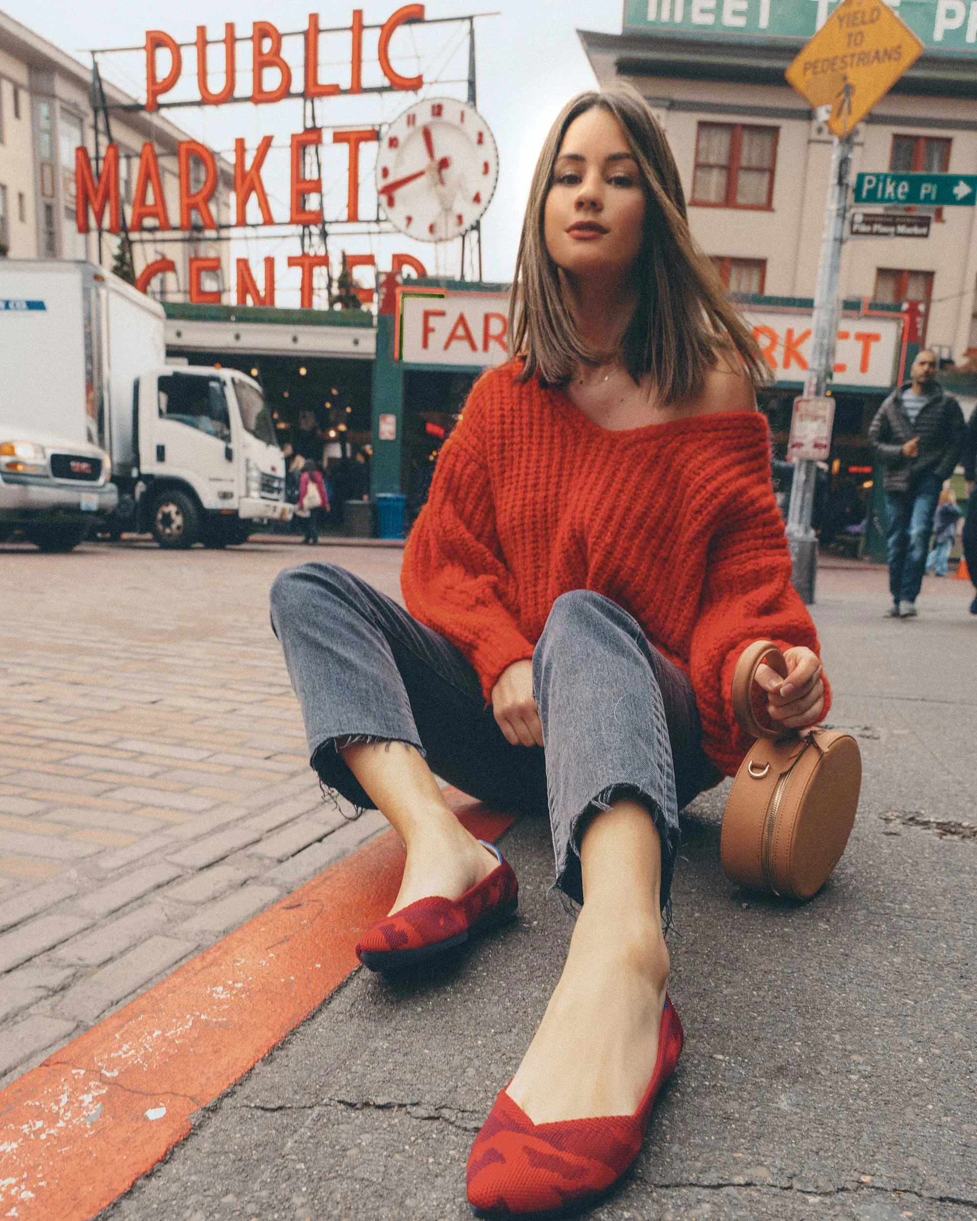 Pike-Place-Market-Seattle-Fruit-Stand-Rothy-Flats2.jpg