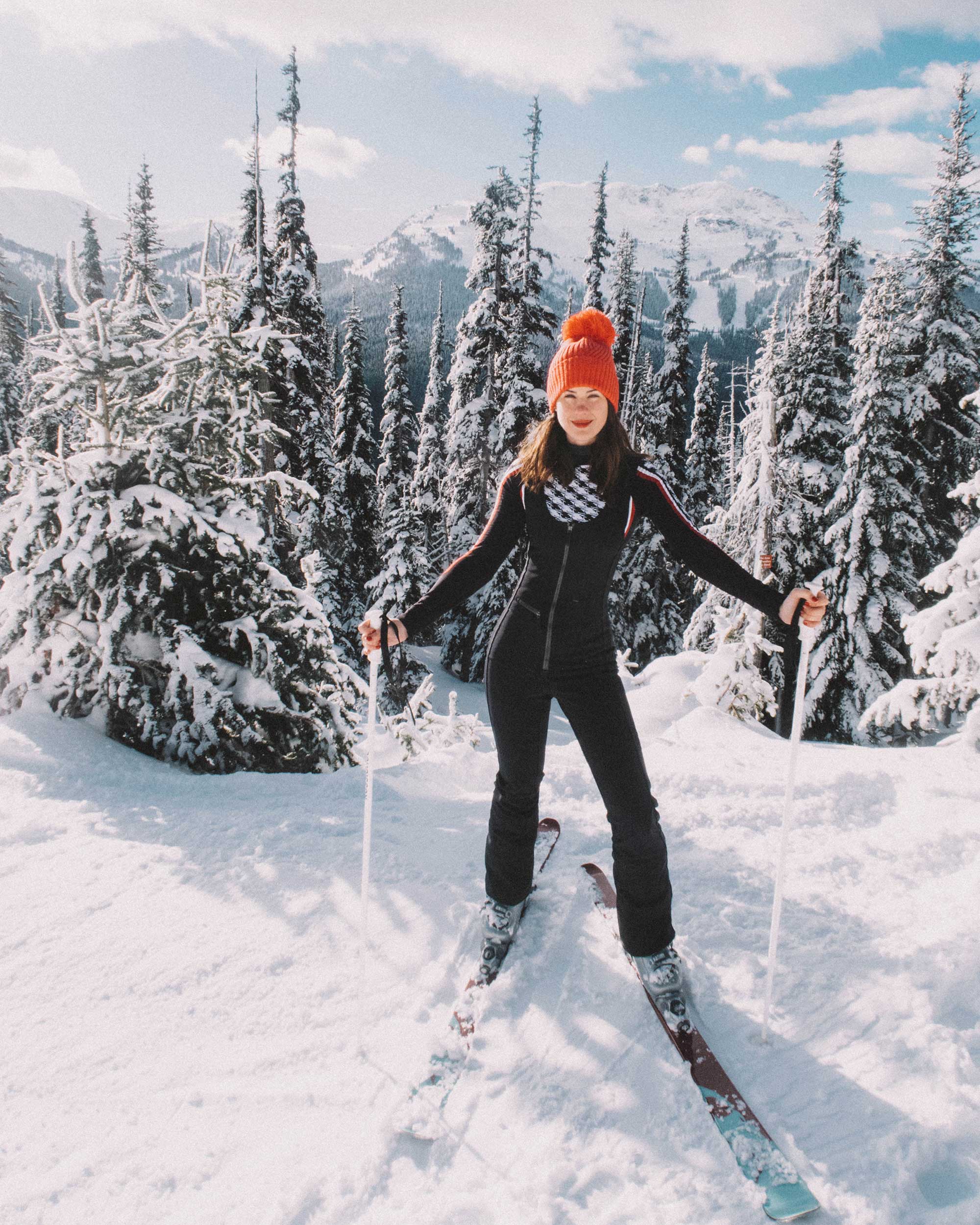 https://images.squarespace-cdn.com/content/v1/5a31d8f80abd04ad26528ca2/1546987399668-CR7I5LJ9JGK4UGS9PRRL/fashionable+chic+ski+outfit+whistler+canada+sweaty+betty+base+layer2.jpg
