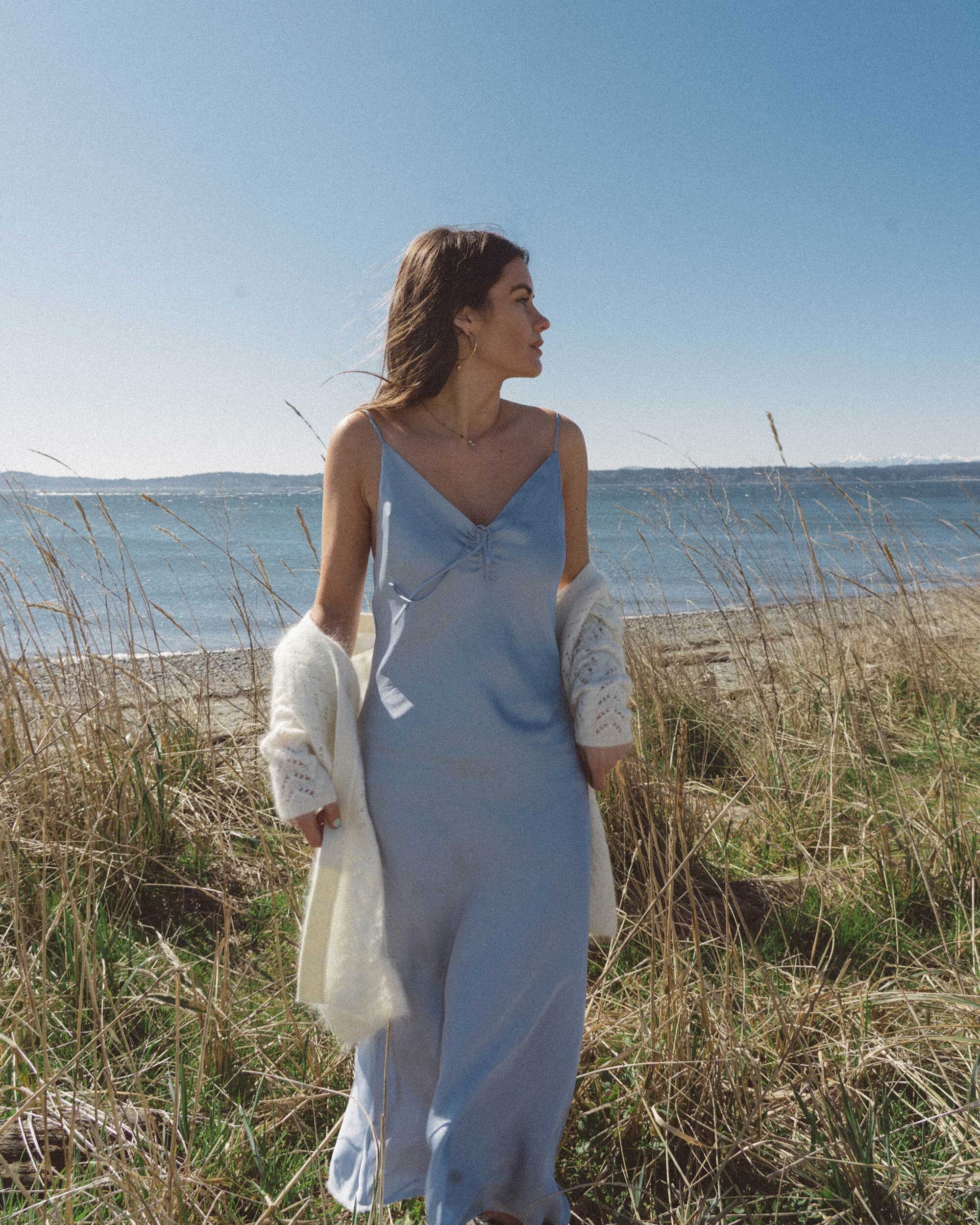 Easy-spring-outfit.-Sarah-Butler-of-@sarahchristine-wearing-Paige-Sela-Silk-Slip-Dress-in-Dream-Blue-in-Seattle,-Washington---6.jpg