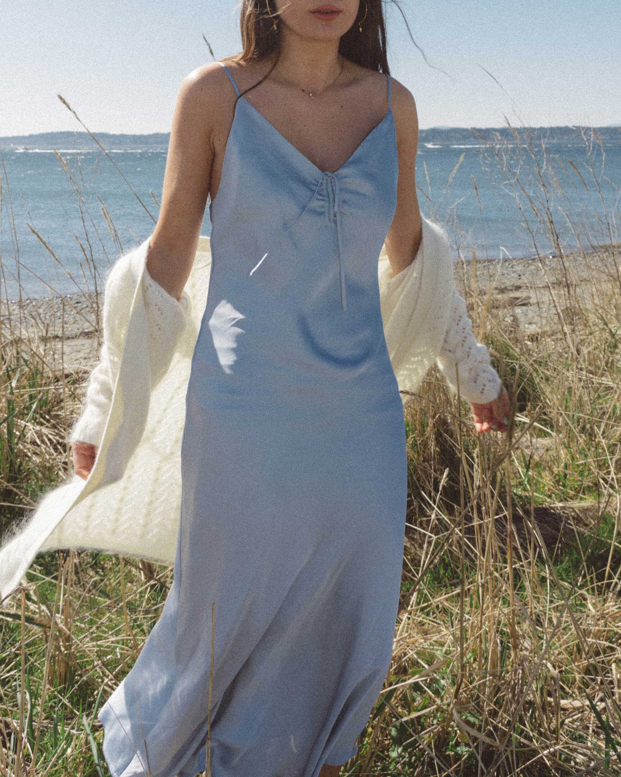 Easy-spring-outfit.-Sarah-Butler-of-@sarahchristine-wearing-Paige-Sela-Silk-Slip-Dress-in-Dream-Blue-in-Seattle,-Washington---1-2.jpg