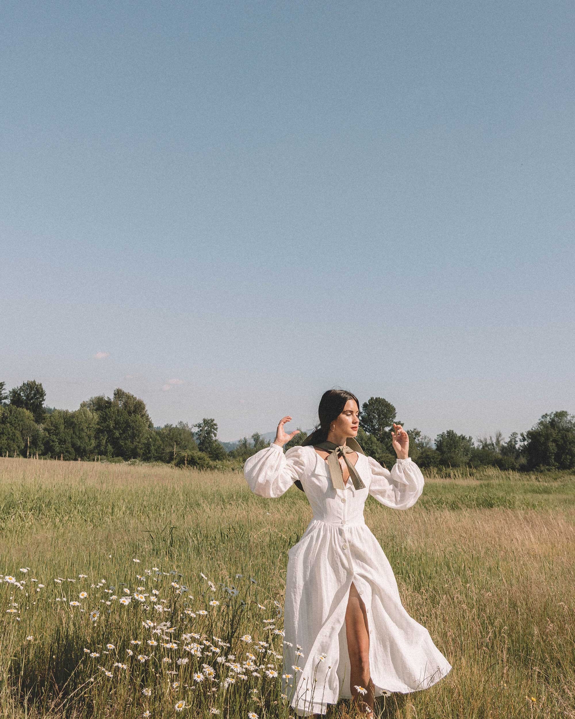 Sarah+Butler+of+Sarah+Styles+wearing+Poustovit+White+Maxi+Dress+with+billowy+sleeves+and+Ganni+wide+brim+hat+in+Seattle+|+@sarahchristine+-7.jpg