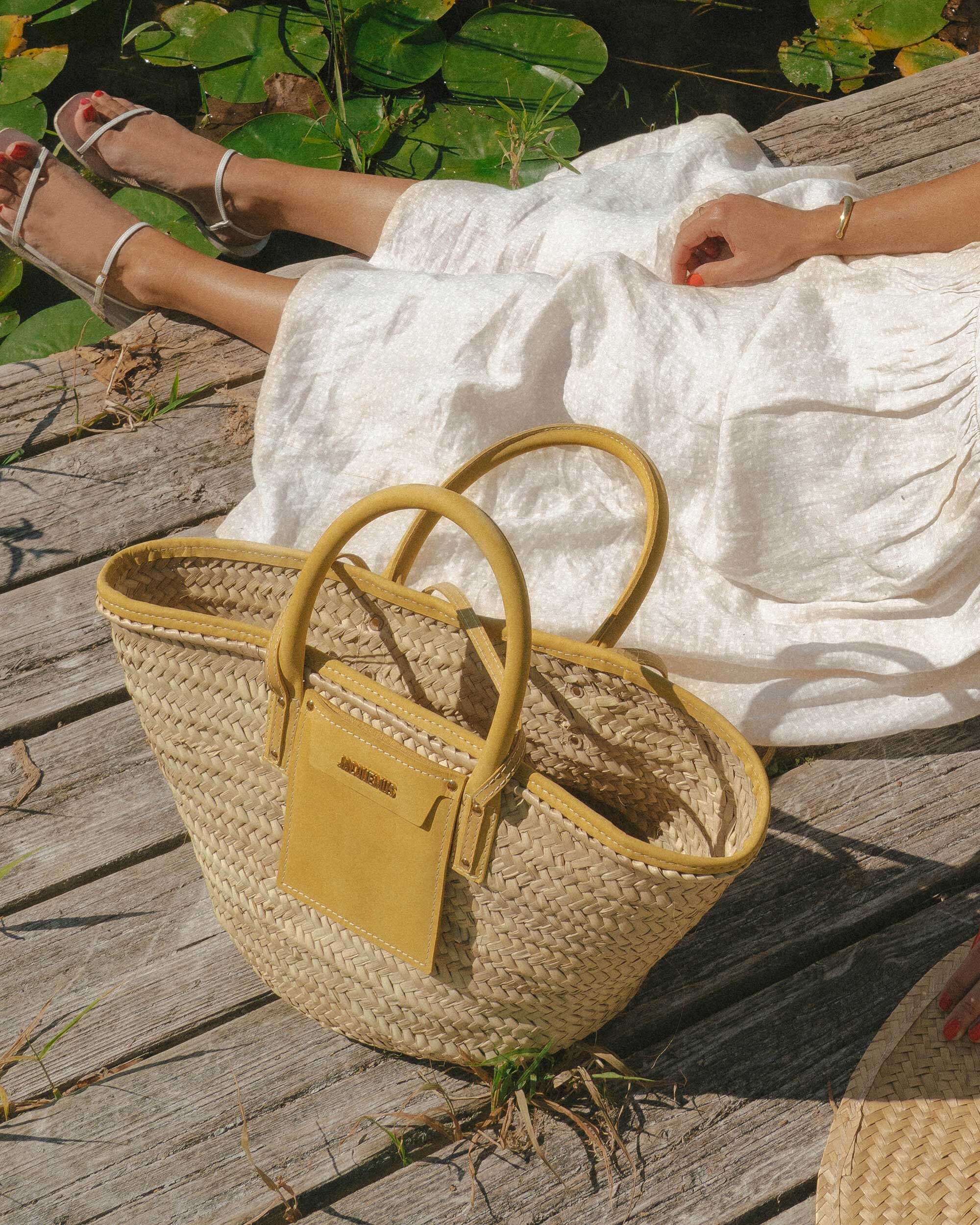 Dresses for Warm Weather. Sarah Butler of @sarahchristine wearing Zulu & Zephyr lightweight linen relaxed casual fit dress and Jacquemus straw tote bag Le panier Soleil woven straw tote bag in Seattle, Washington -6.jpg