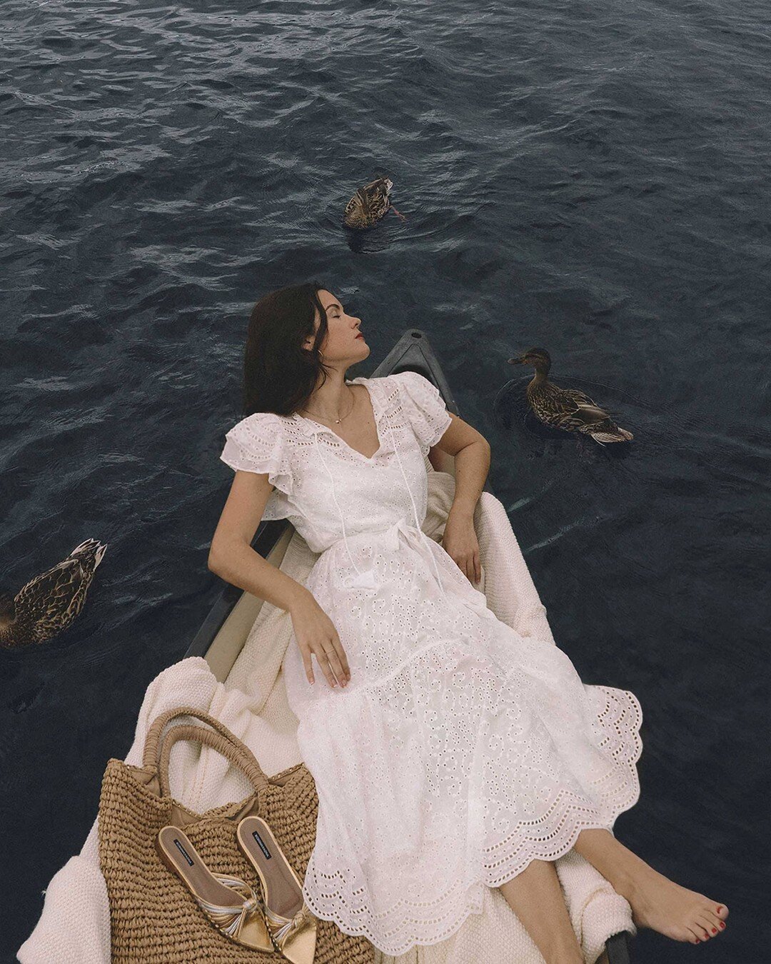 Summer on the lake 🦢 @bcbgmaxazria #bcbgmaxazria #bcbgathome #partner