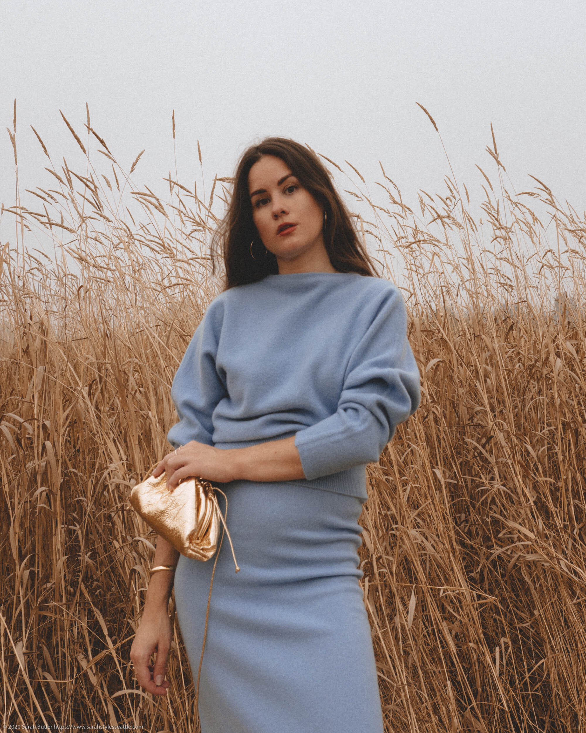 Easy Fall Outfit Idea. Sarah Butler of @sarahchristine wearing Equipment Suzanna blue wool sweater and Equipment Daveny mid-length knit wool skirt in ciel blue with Bottega Veneta Gold Mini Pouch in Seattle, Washington - -2.jpg