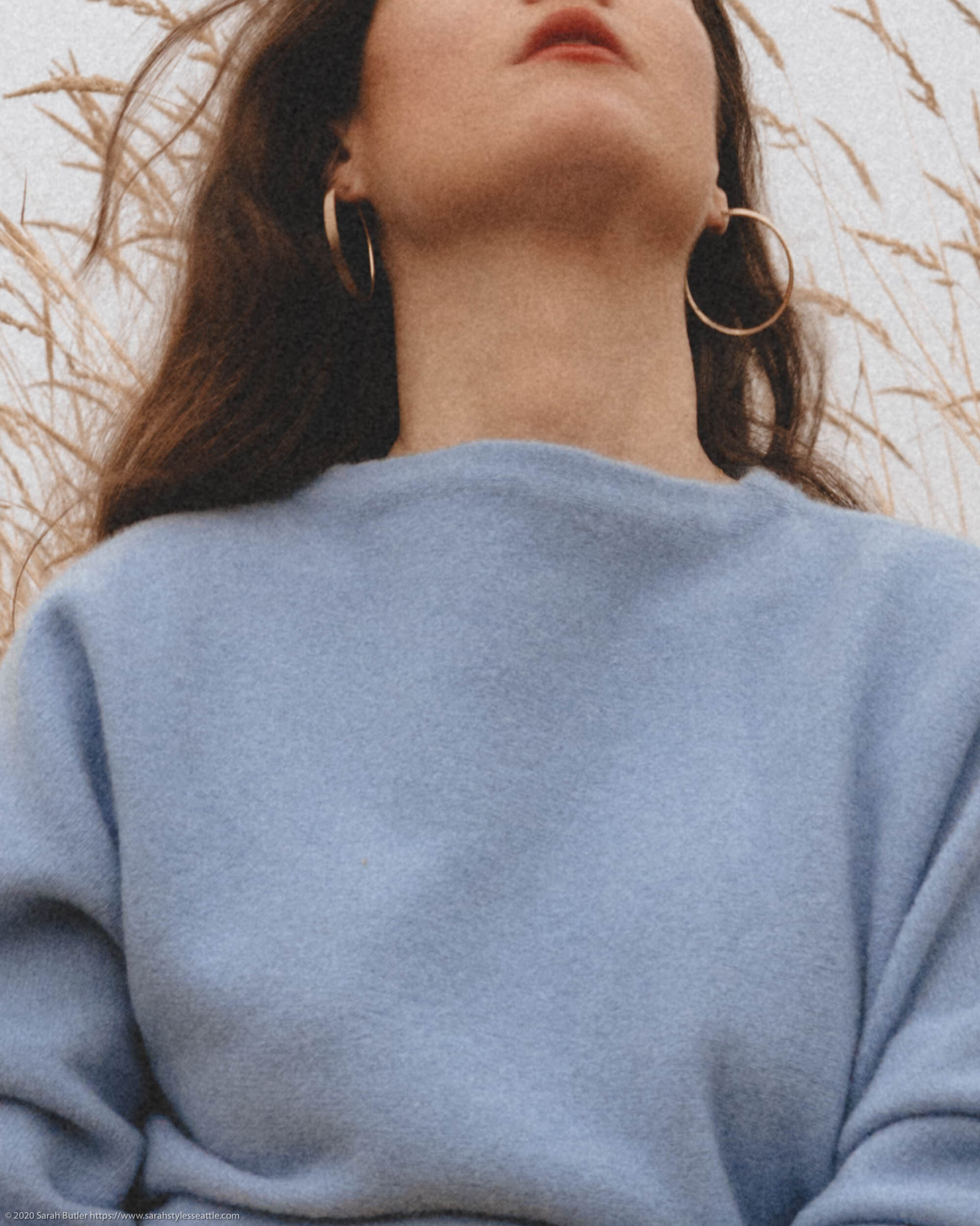 Easy Fall Outfit Idea. Sarah Butler of @sarahchristine wearing Equipment Suzanna blue wool sweater and Equipment Daveny mid-length knit wool skirt in ciel blue with Bottega Veneta Gold Mini Pouch in Seattle, Washington - -1.jpg