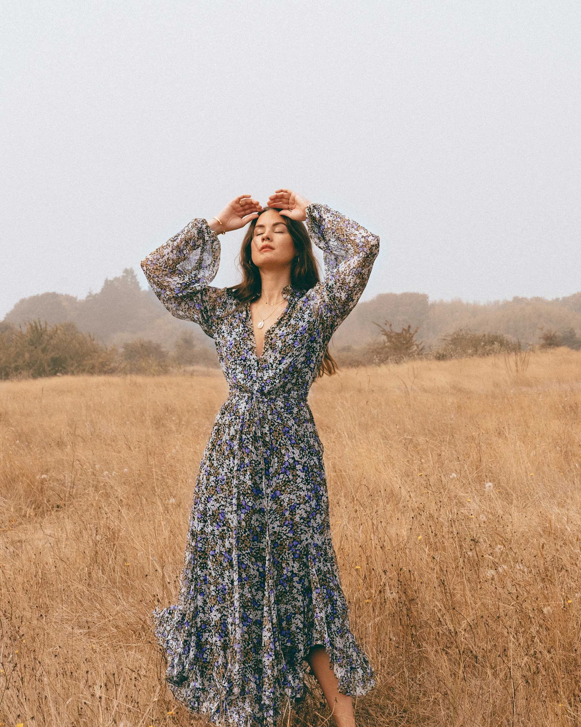 https://images.squarespace-cdn.com/content/v1/5a31d8f80abd04ad26528ca2/1601087225569-YM0CL4PQC6SHIKM2F0KQ/Easy%2BFall%2BOutfit%2BIdea.%2BSarah%2BButler%2Bof%2B%40sarahchristine%2Bwearing%2BShona%2BJoy%2Bbeautiful%2Blong%2Bsleeve%2Bfloral%2Bmidi%2Bdress%2Bin%2BSeattle%2C%2BWashington%2B-7.jpg