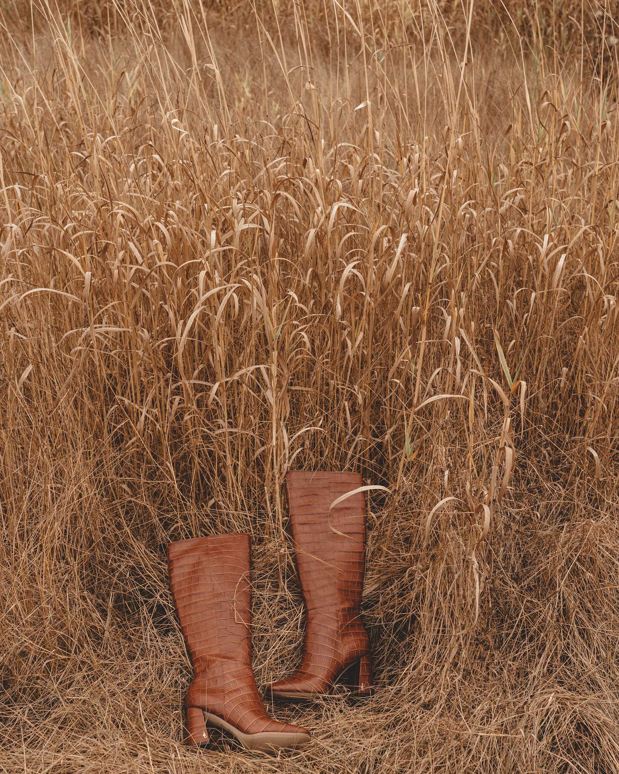 Chic Brown Croc Boots for Fall. Sarah Butler of @sarahchristine wearing Sam Edelman Clarem Knee High Boot in Tawny Brown Croc and white long sleeve ribbed midi sweater dress and  in Seattle, Washington -9.jpg