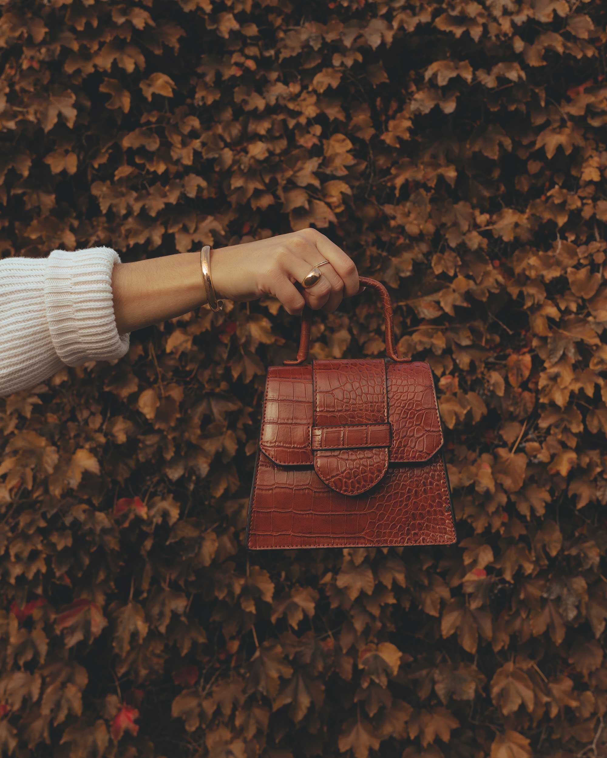 Affordable everyday fall 2020 outfit. Sarah Butler of @sarahchristine wearing Cropped Balloon Sleeve Sweater, Corduroy Button-Front Skirt, and Faux Crocodile Top Handle Mini Crossbody Bag in Seattle, Washington -10.jpg