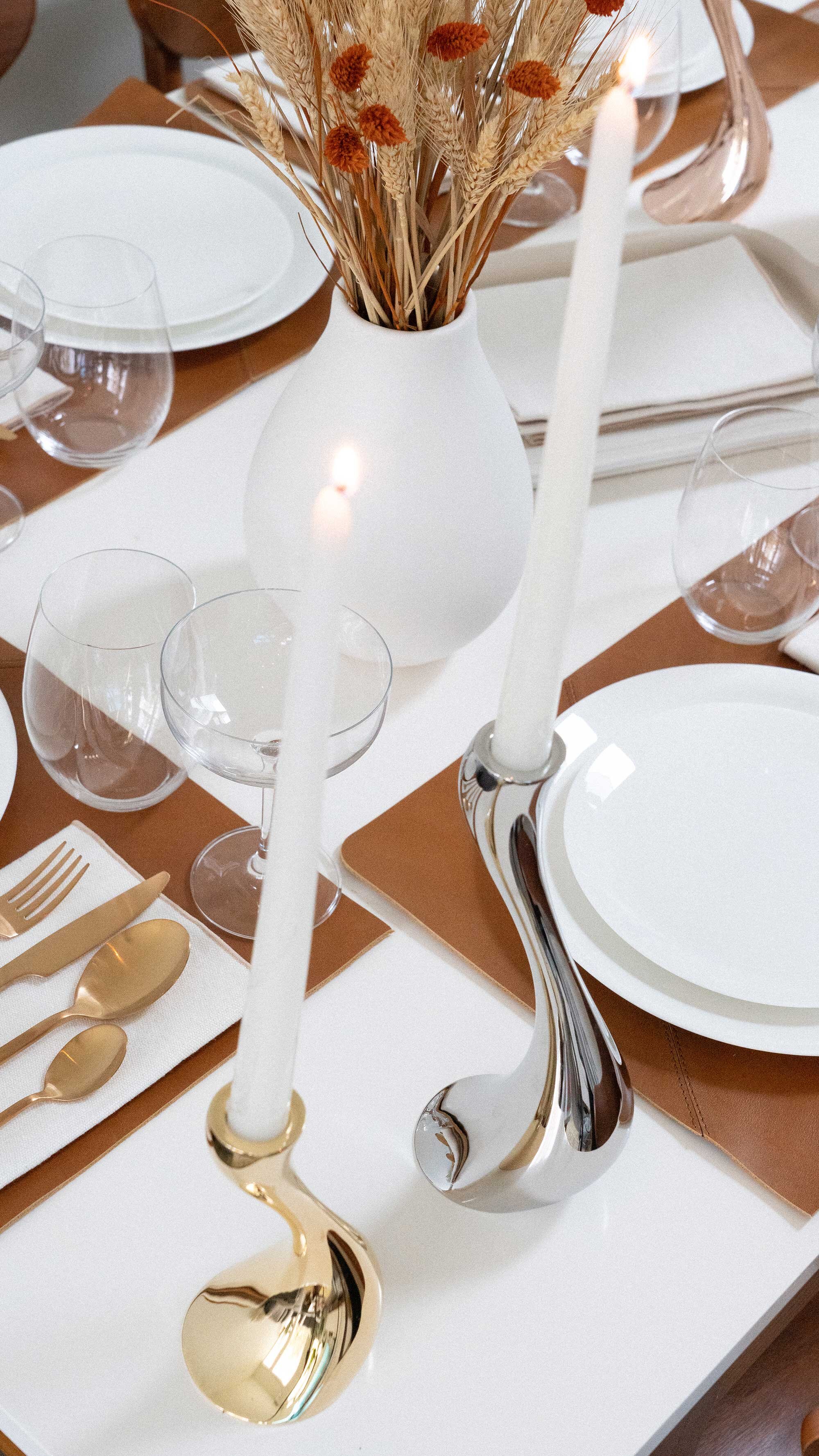 Thanksgiving table settings elegant gold. Sarah Butler of @sarahchristine Thanksgiving table settings featuring Georg Jensen Cobra Candleholder Set, tan leather placemats, and modern gold plated flatware with rustic dried flowers 3.jpg
