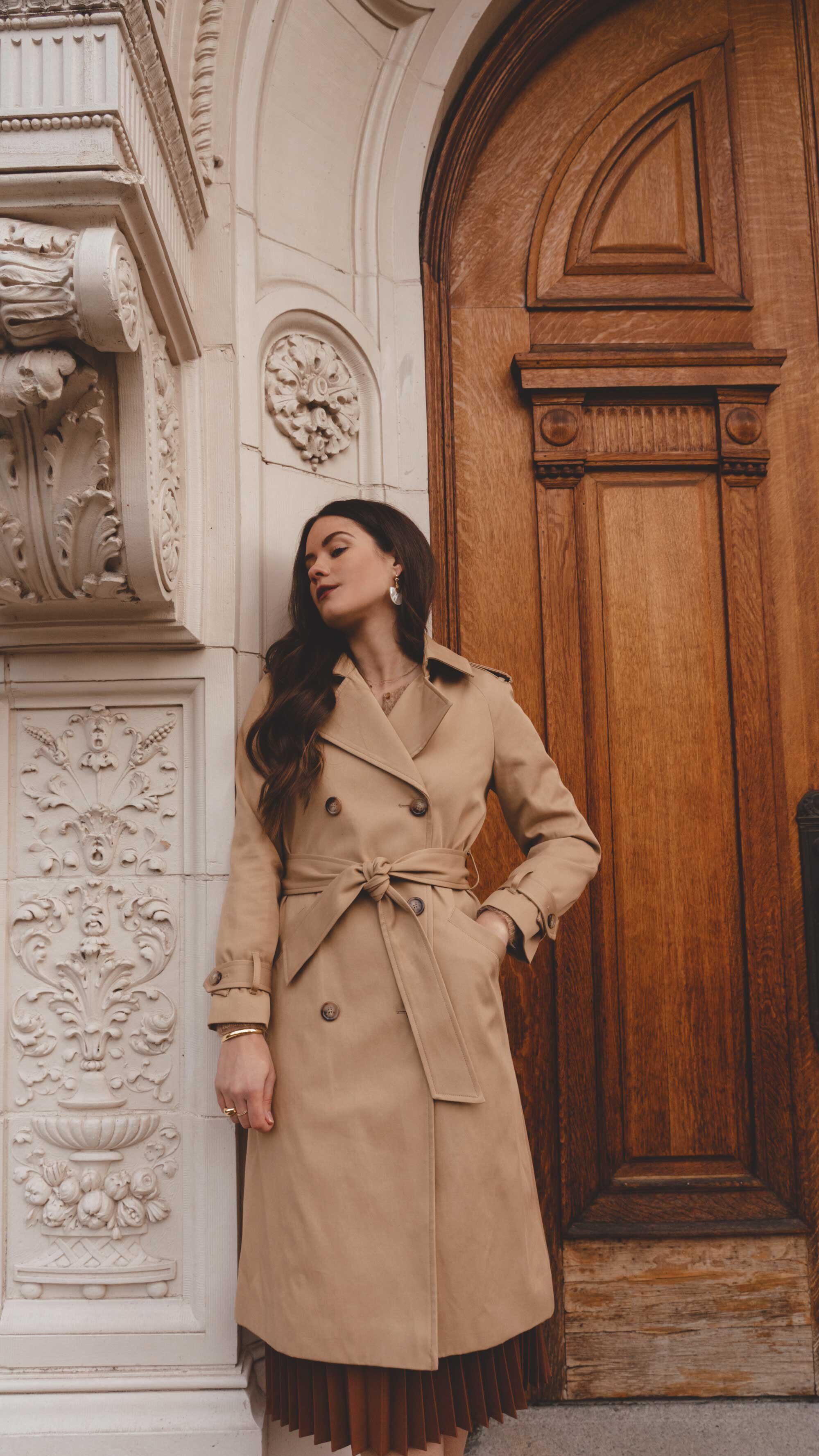 Chic French Inspired Winter Outfits from Sezane. Sarah Butler of @sarahchristine wearing Sezane Colombe shirt, Sezane Dino skirt, Sezane Scott trench, and Sezane Egide jumper in Seattle, Washington - 6.jpg