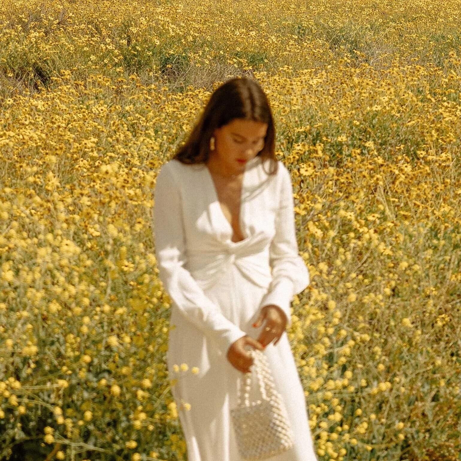 Sarah%2BButler%2Bof%2BSarah%2BStyles%2BSeattle%2Bwears%2BEquipment%2BFaun%2Bcrepe%2Bmidi%2Bdress%2Bin%2Bwhite%2Bwith%2Ba%2Bflatteringly%2Bknotted%2Bfront%2Band%2Bplunging%2Bneckline%2Bfor%2Bthe%2Bperfect%2Bspring%2Boutfit%2B%7C%2B%40sarahchristine%2…