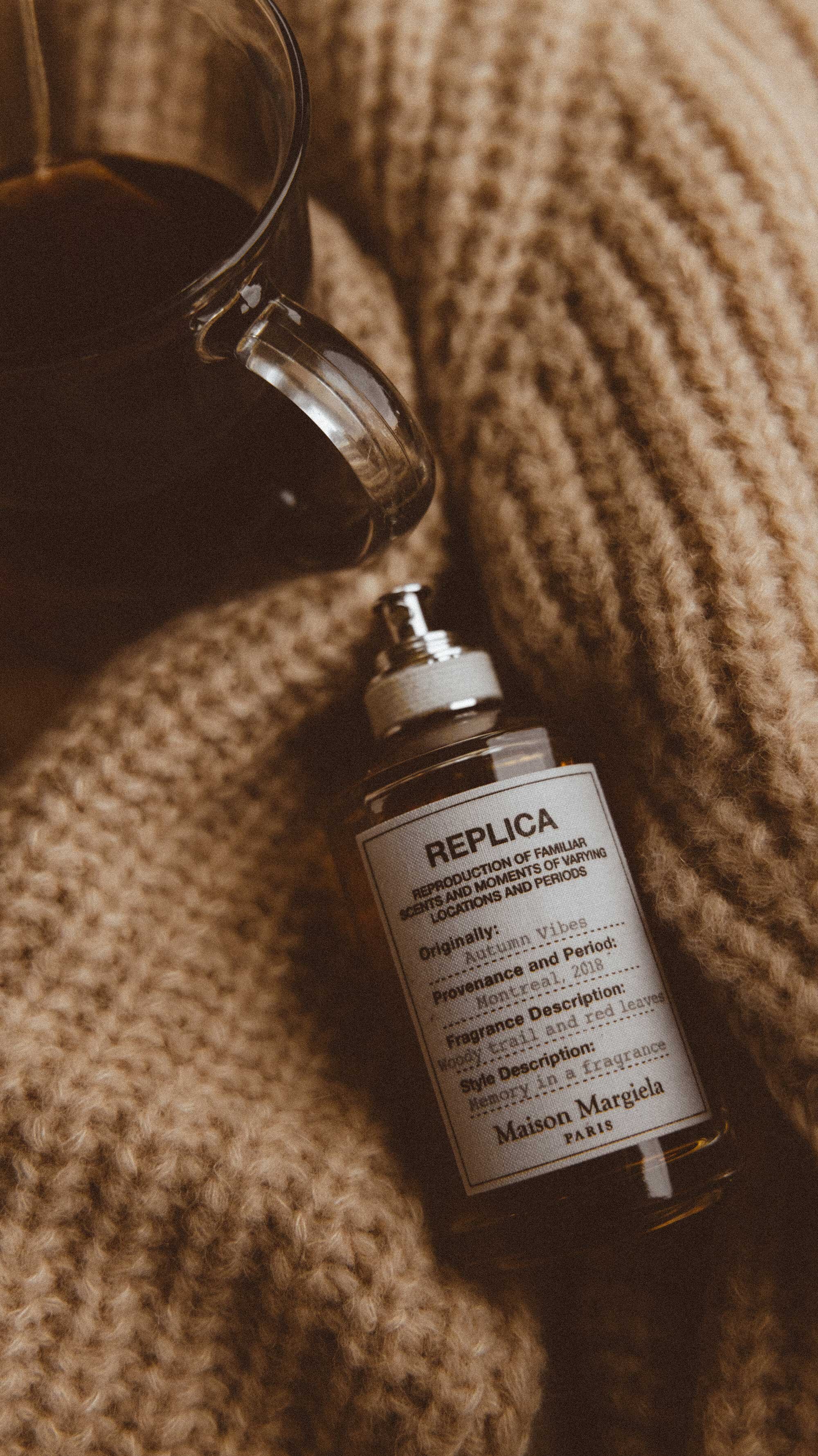 Maison-Margiela-REPLICA-Autumn-Vibes-woody-perfume-balances-a-note-of-fresh-fir-balsam-with-spicy-cardamom-alongside-the-warm-scent-of-cedarwood---13.jpg