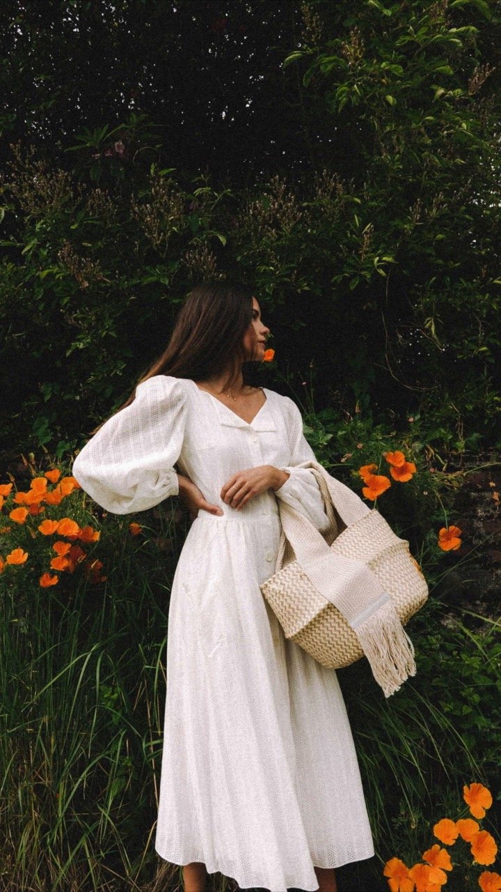 Dresses for Every Summer Occasion. Sarah Butler of @sarahchristine wearing effortless white summer dress with billowy sleeves featuring JW ANDERSON Basket leather-trimmed woven raffia tote in Seattle, Washington3.jpg