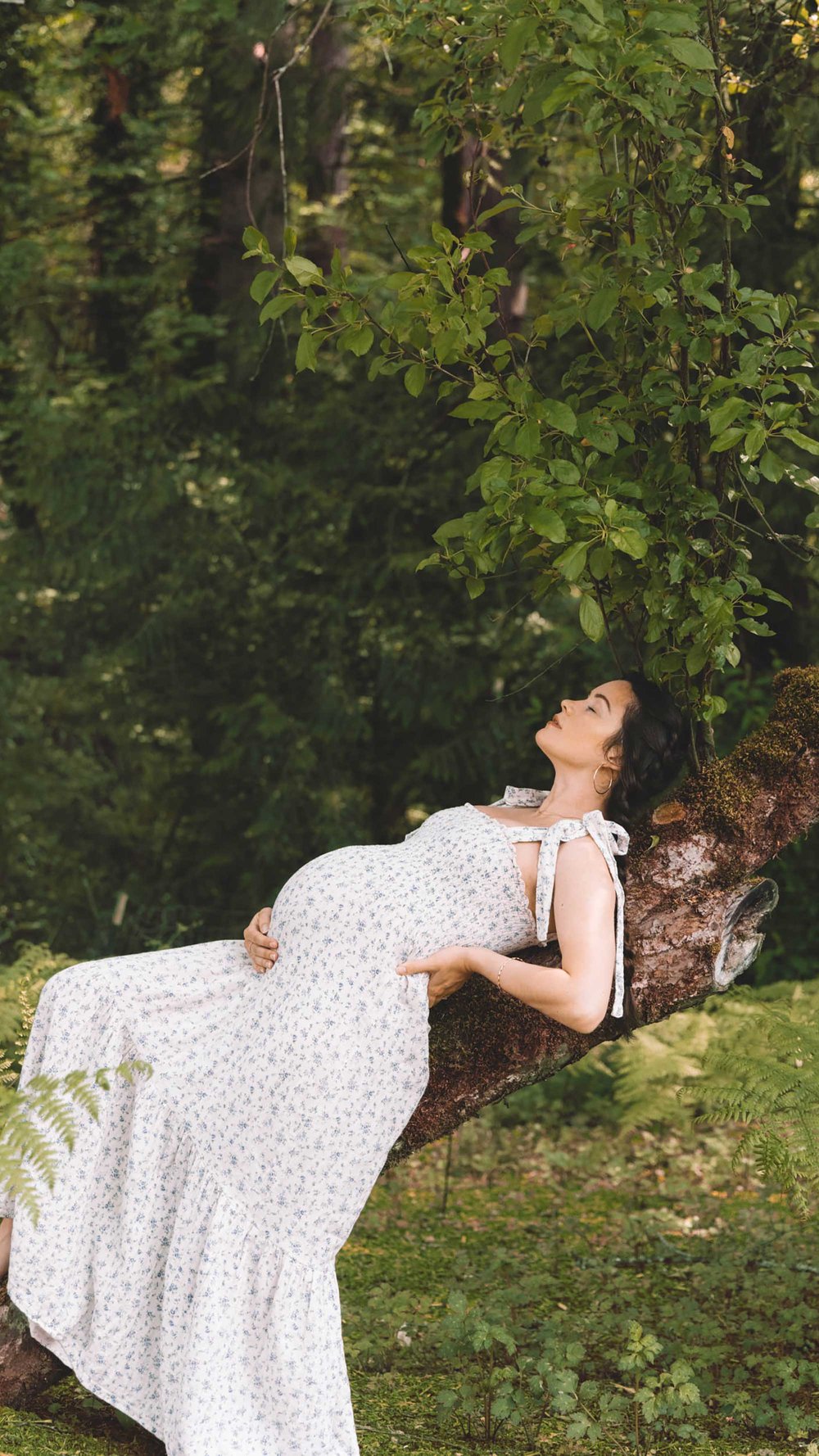 Casual Floral Maternity Dress Outfit. @sarahchristine wearing Nothing Fits Women’s Classic Nursing Momoka Dress with smocked chest in Seattle, Washington - 10.jpg