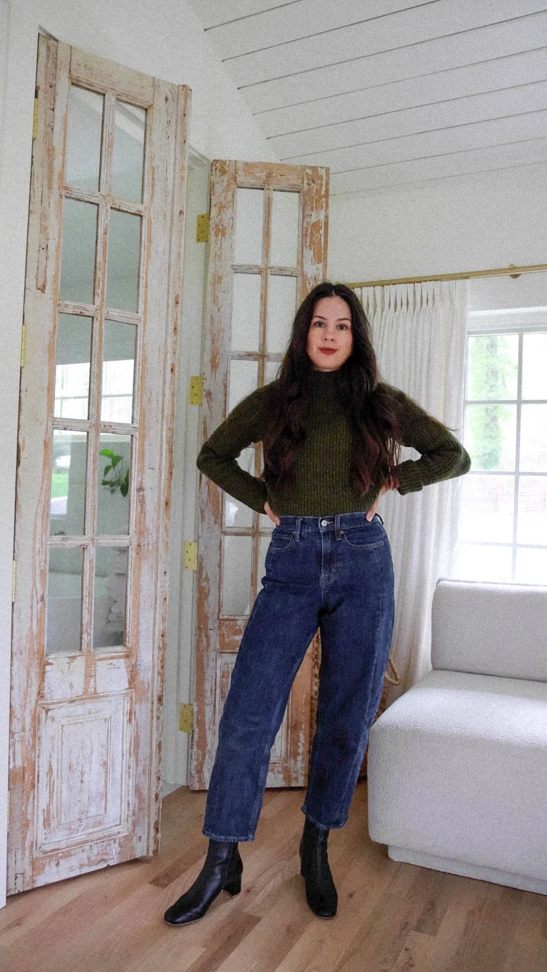 A Classic Fall Outfit in Deep Green and Dark Denim
