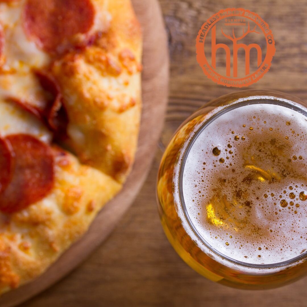 🍻🍺 Hoppy Day, you rascals! Date night at Headless looks a little like grabbing a pizza from across the street, and then eating it paired with Headless Loggers in our super cozy tap room! What are you waiting for? As them out!🍺
.
.
.
.
.
#headlessm