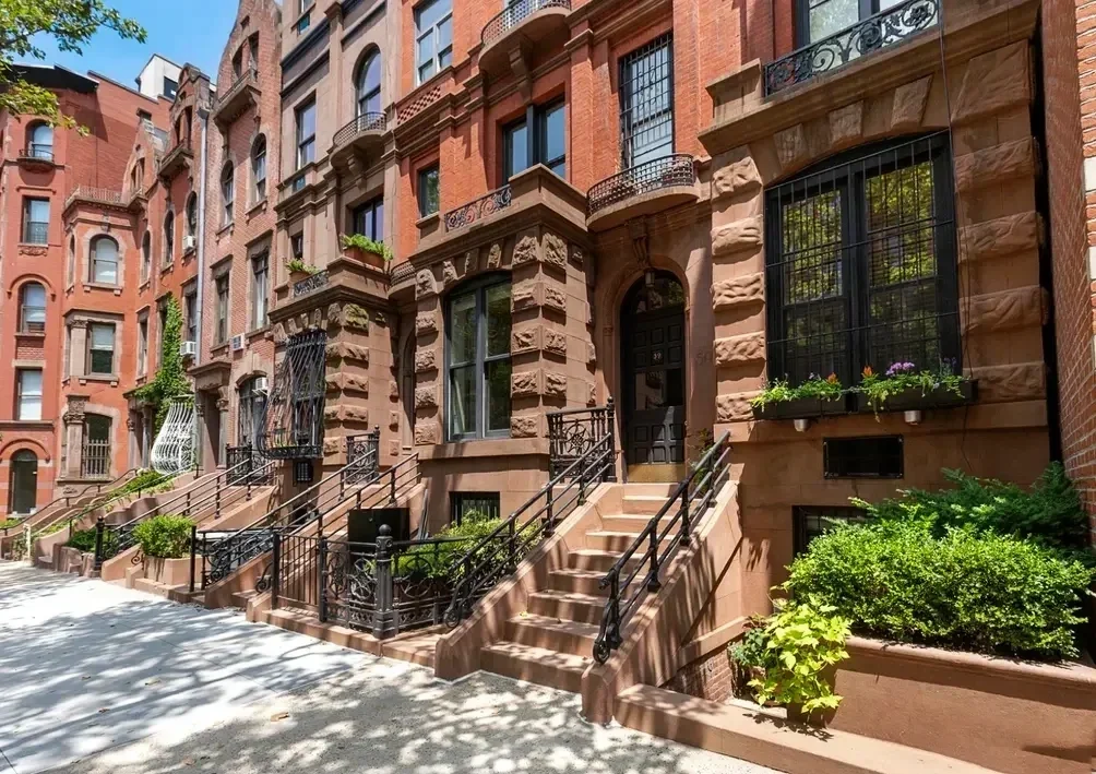 manhattan-brownstones-04.webp