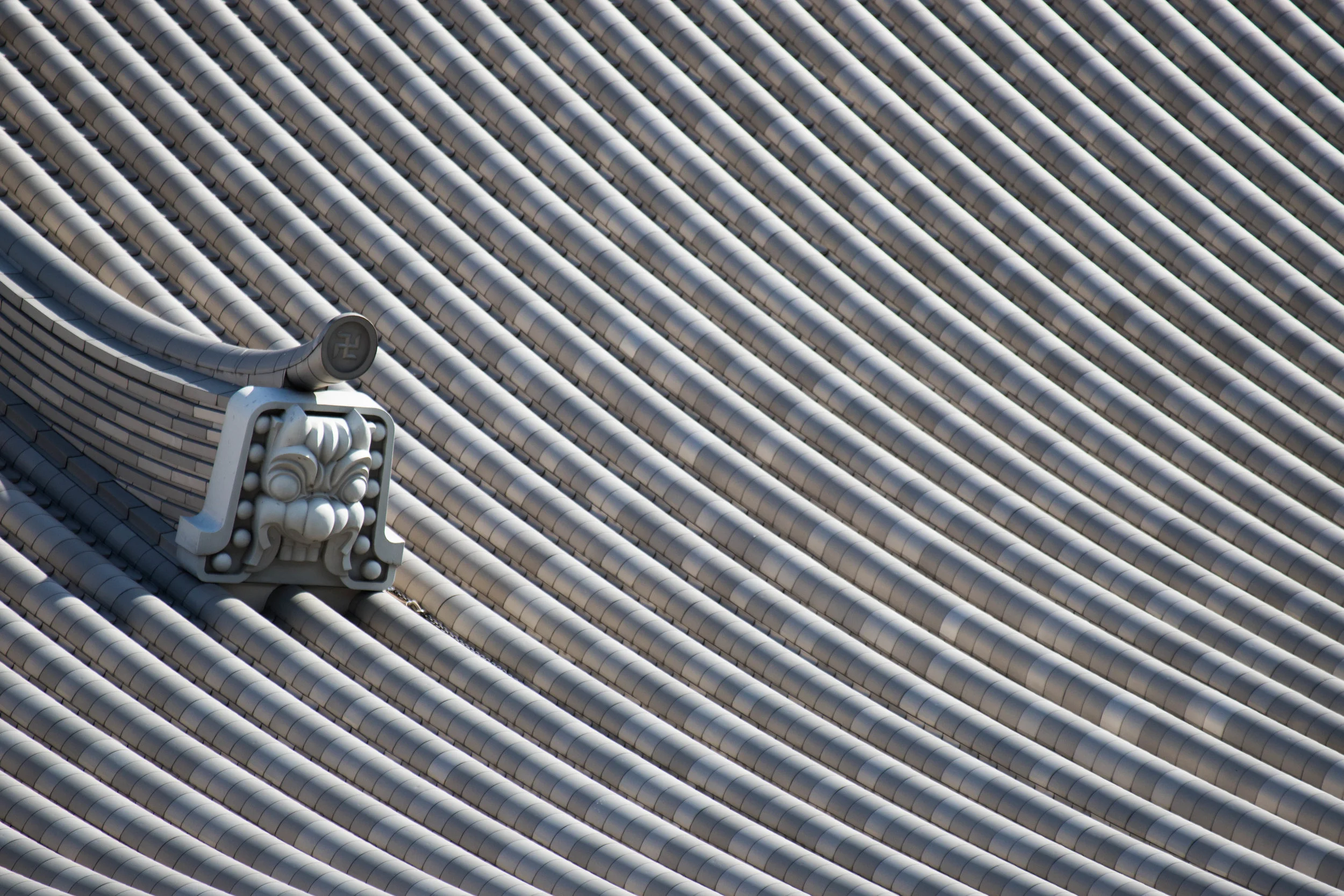 senso-ji roof - tokyo, japan