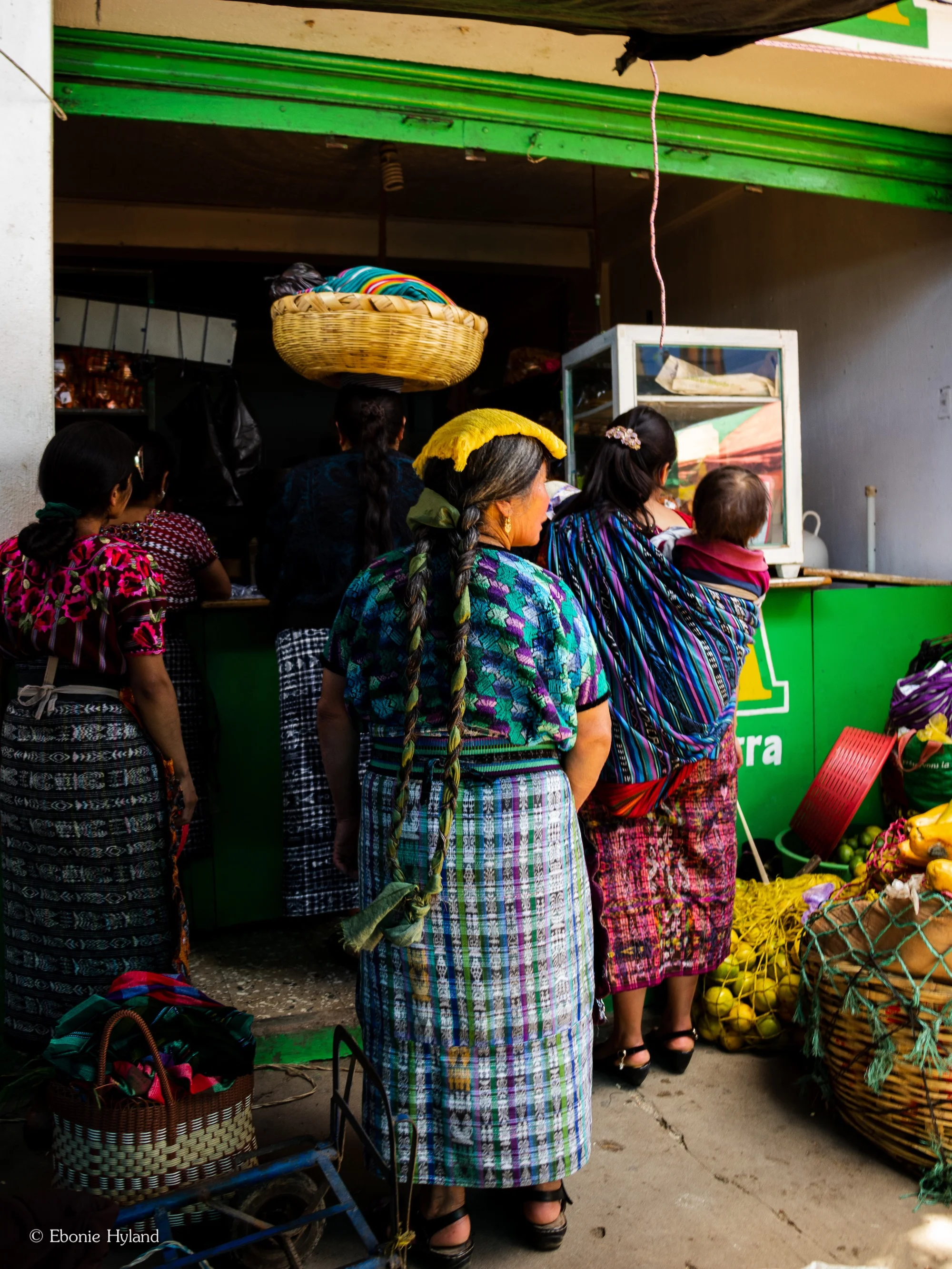 Absolutely love the traditional clothes commonly worn by Mayan women here in Guatemala. So beautiful, colourful and handmade with natural dyes, much better for the environment! Salcajá, Guatemala